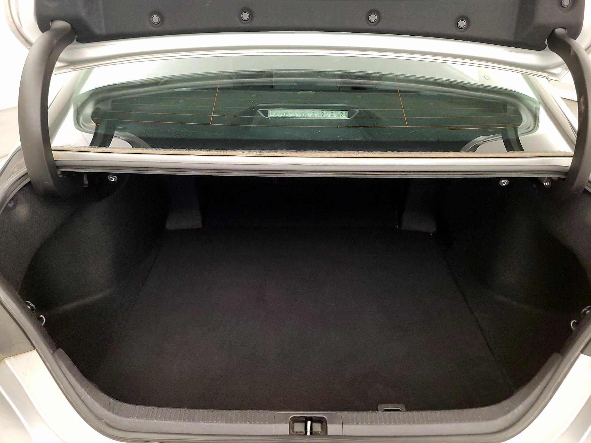 Thumbnail: 2018 Toyota Camry - 16