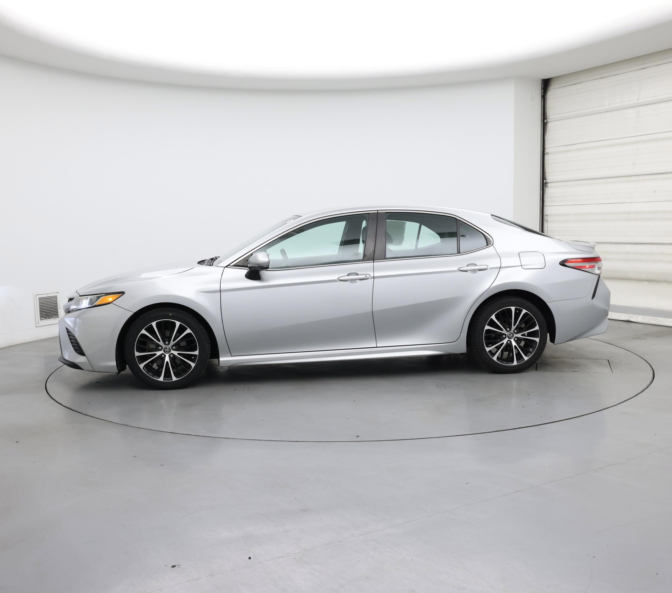 Thumbnail: 2018 Toyota Camry - 3