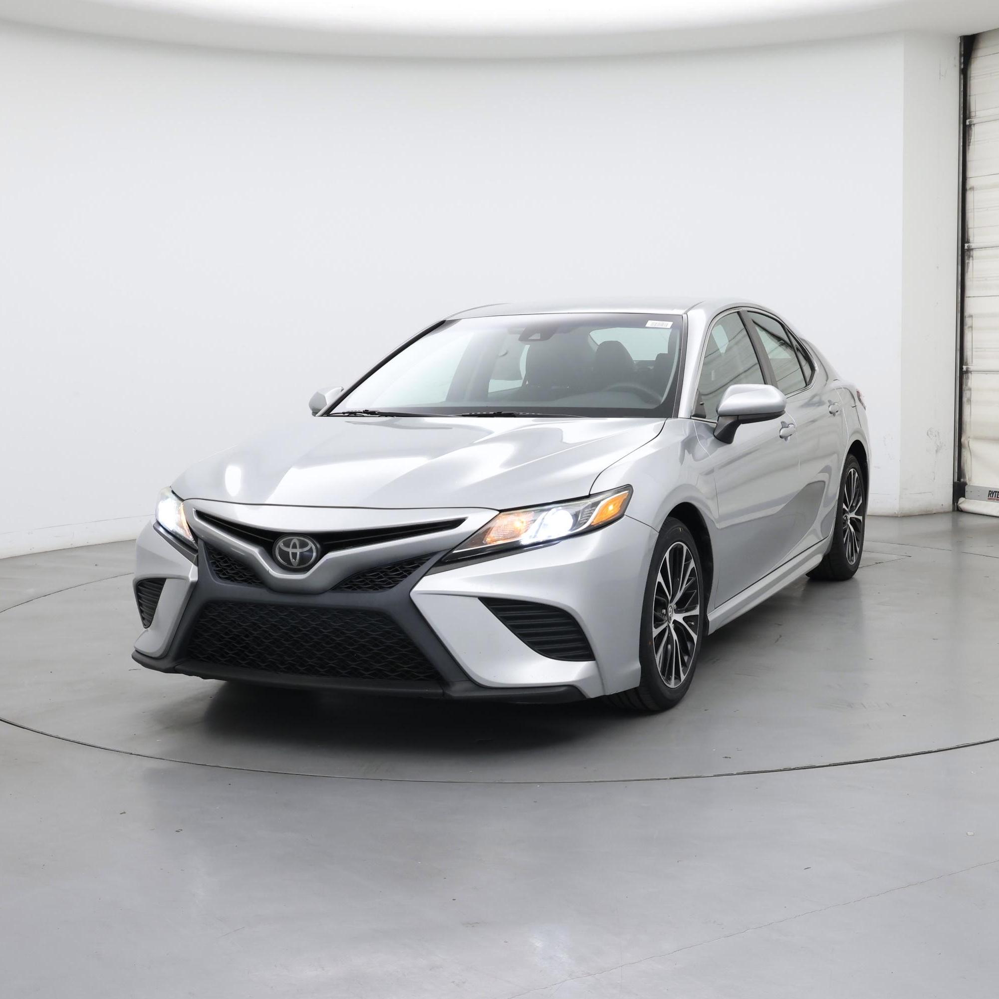 Thumbnail: 2018 Toyota Camry - 4
