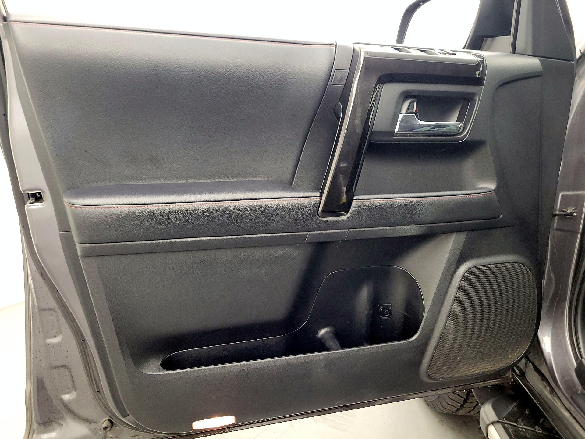 Thumbnail: 2021 Toyota 4Runner - 12