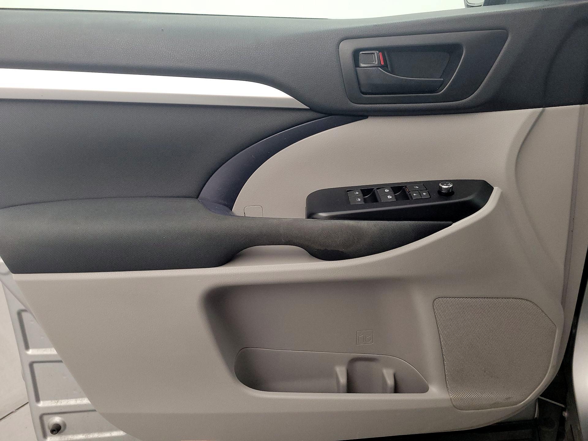 Thumbnail: 2019 Toyota Highlander - 12