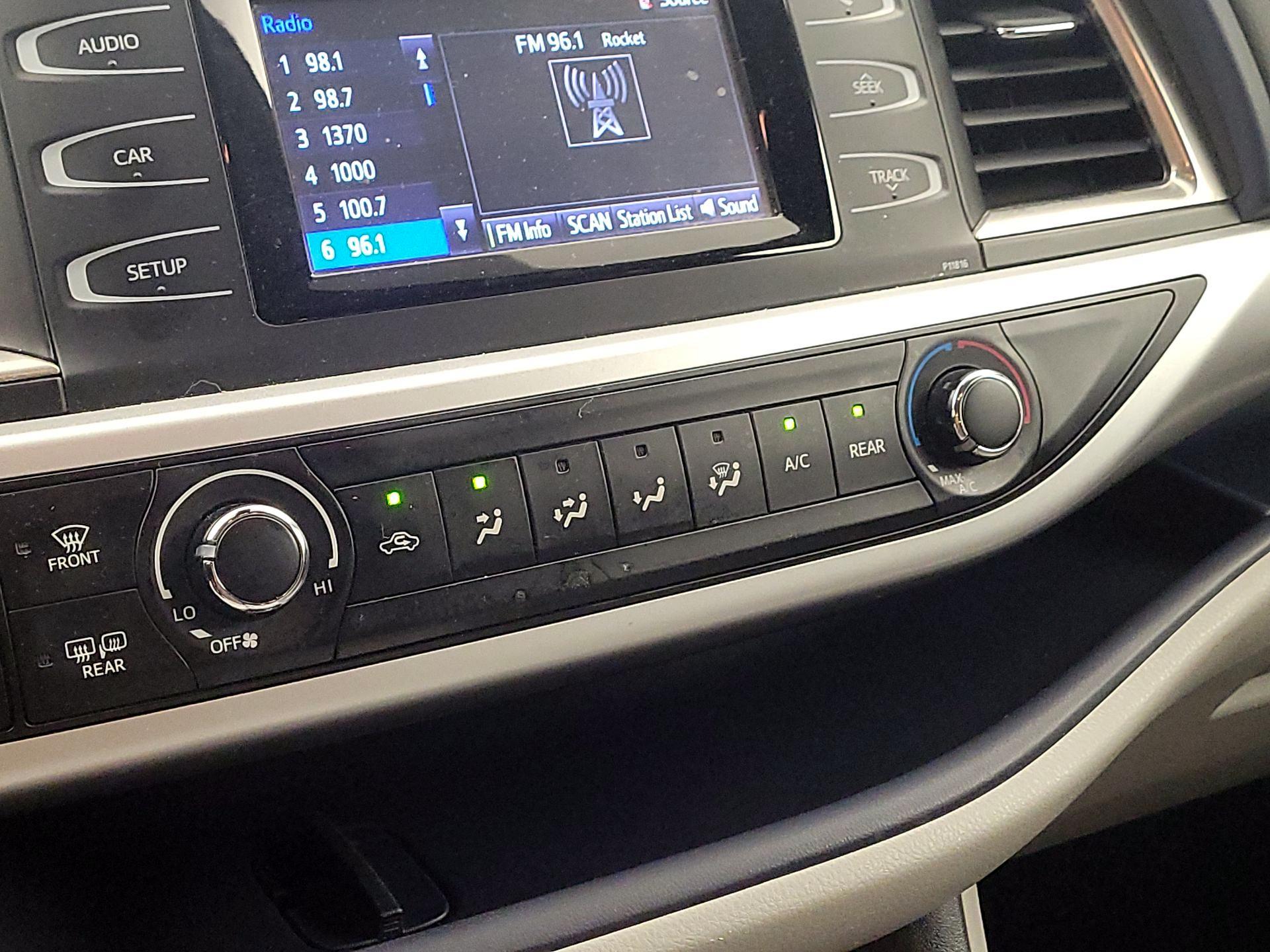 Thumbnail: 2019 Toyota Highlander - 16