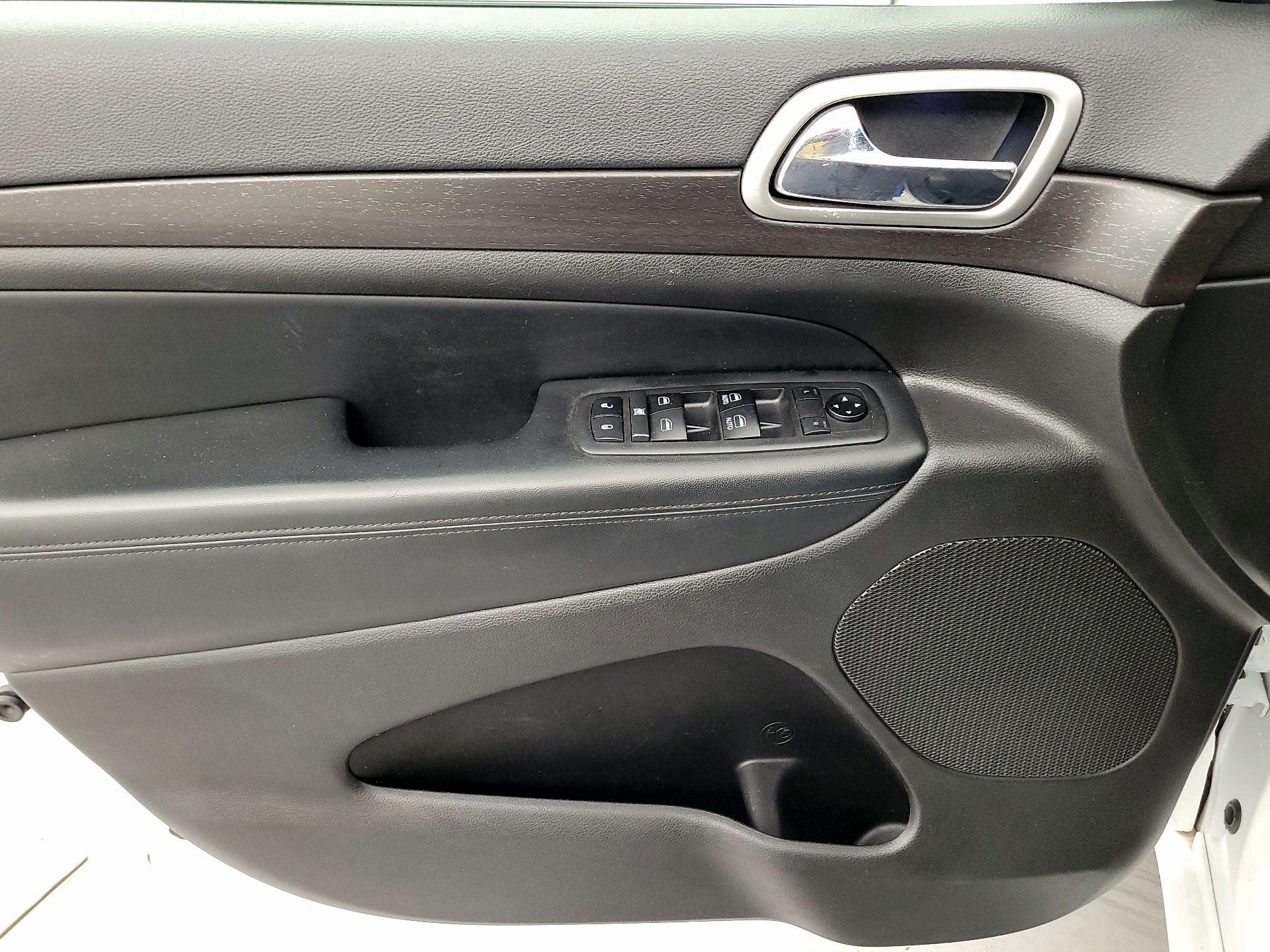 Thumbnail: 2018 Jeep Grand Cherokee - 12