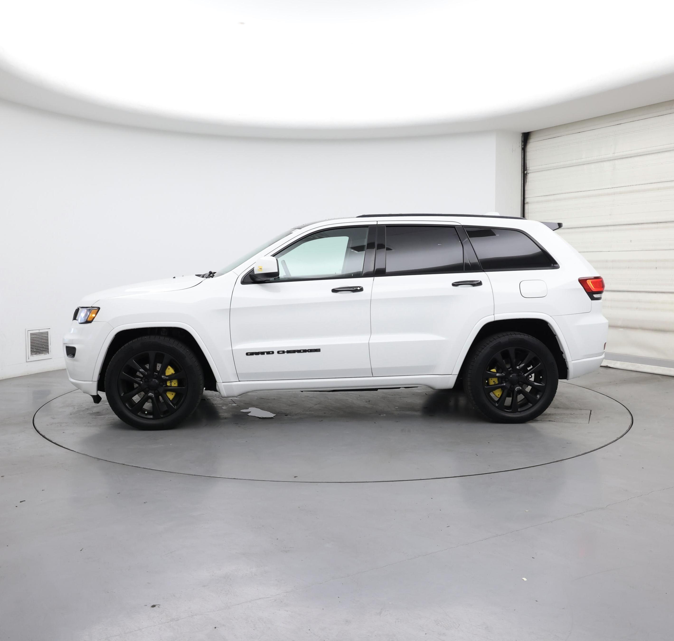 Thumbnail: 2018 Jeep Grand Cherokee - 3