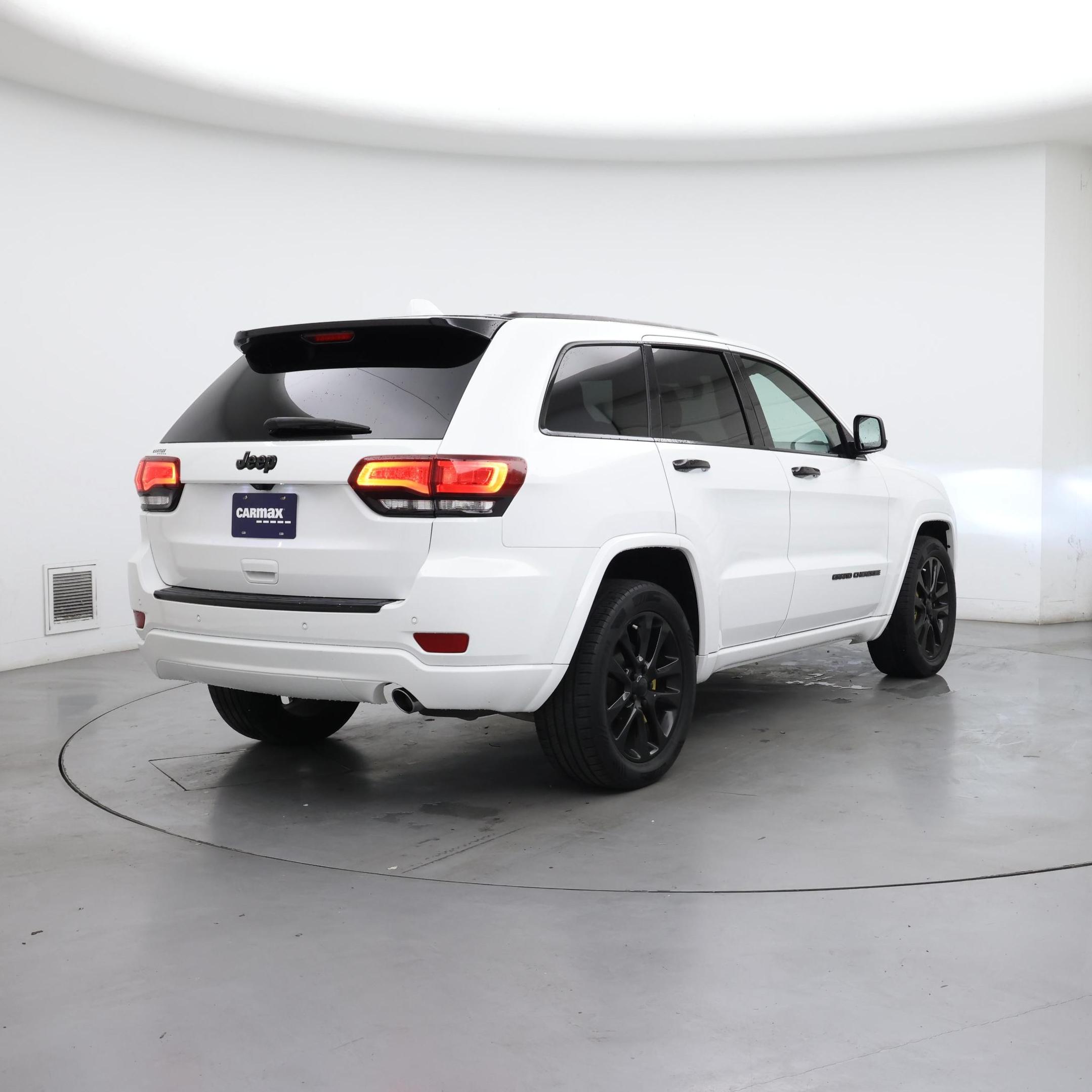 Thumbnail: 2018 Jeep Grand Cherokee - 8