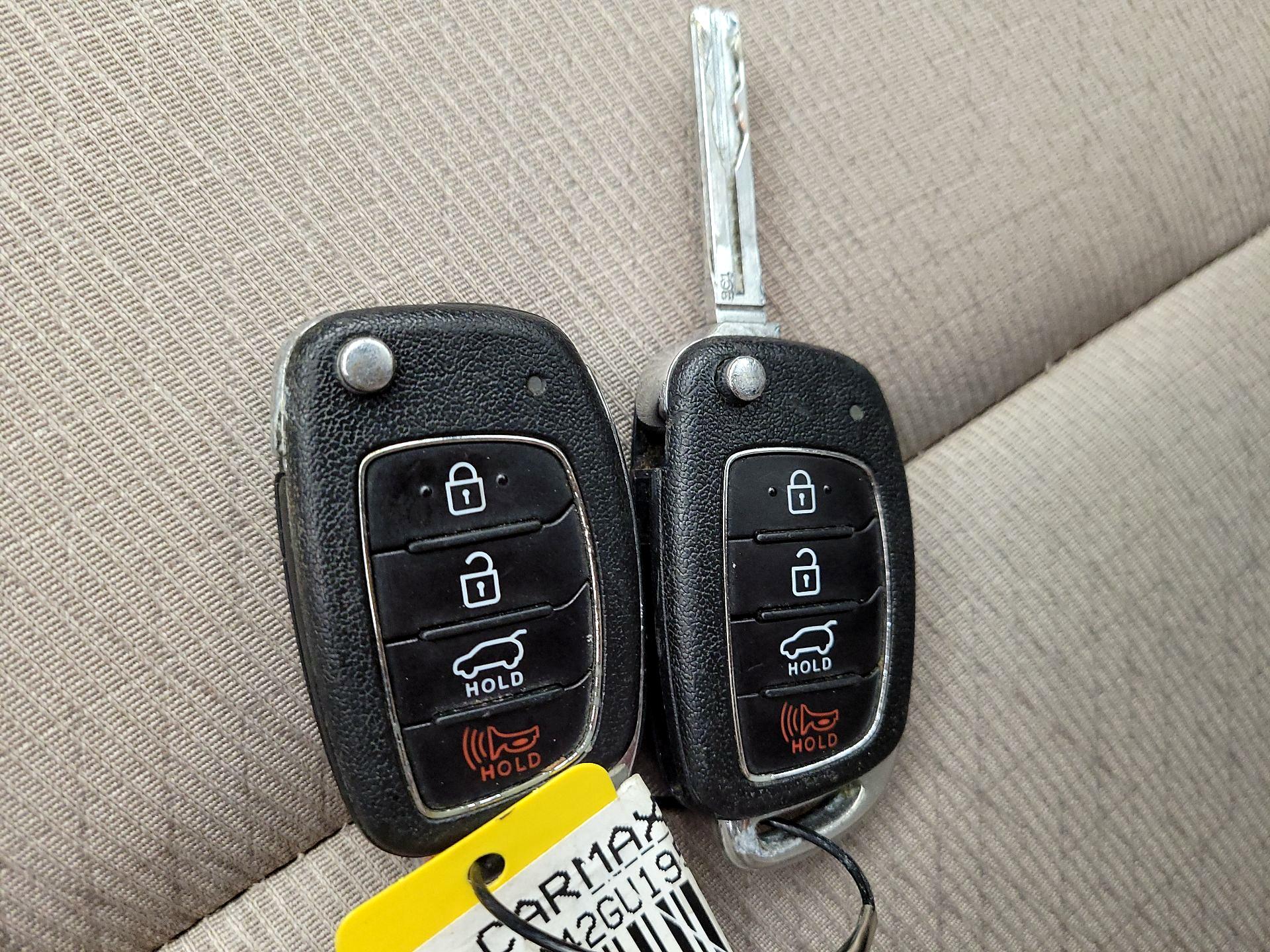 Thumbnail: 2016 Hyundai Tucson - 18