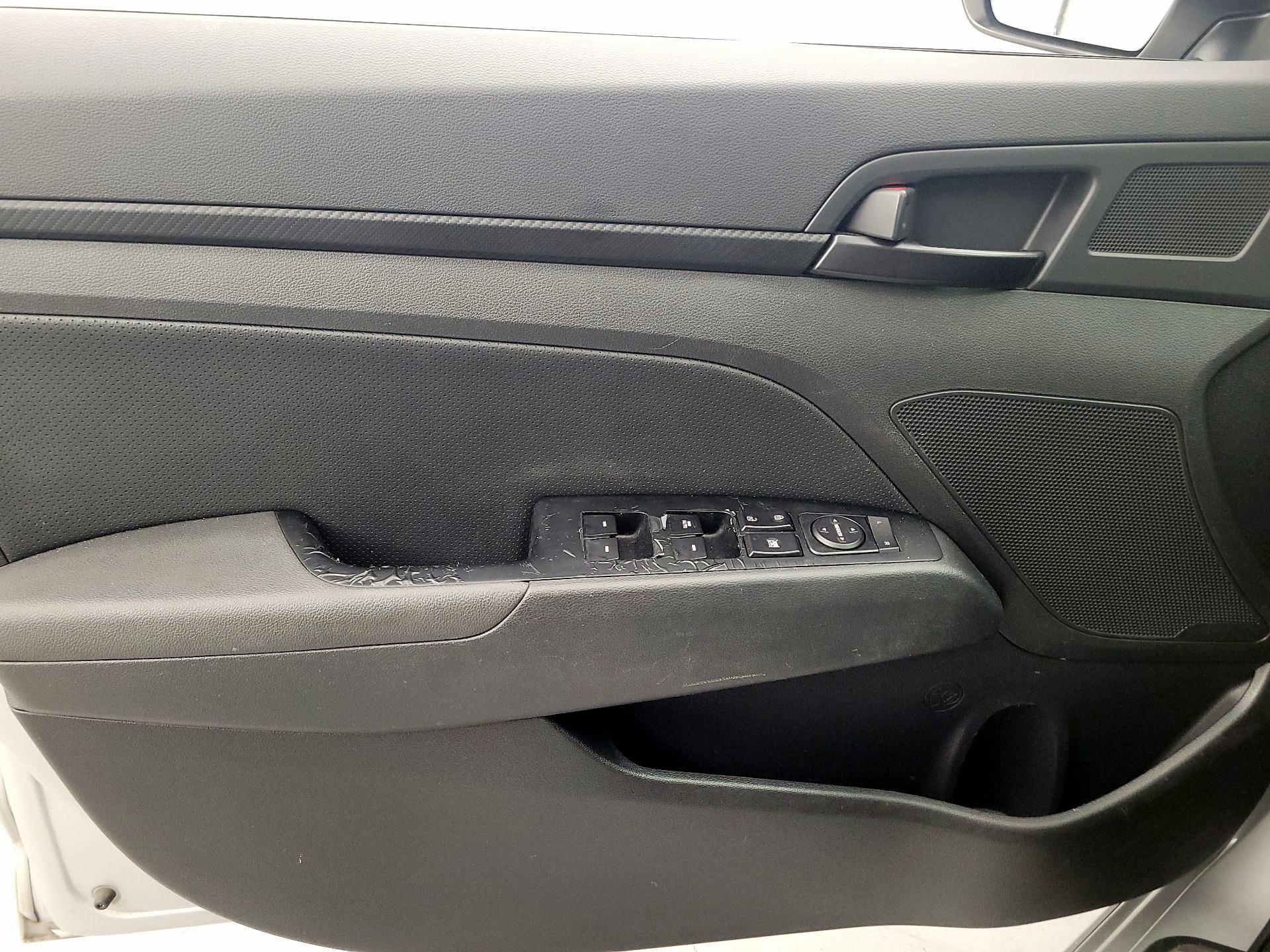 Thumbnail: 2018 Hyundai Elantra - 12