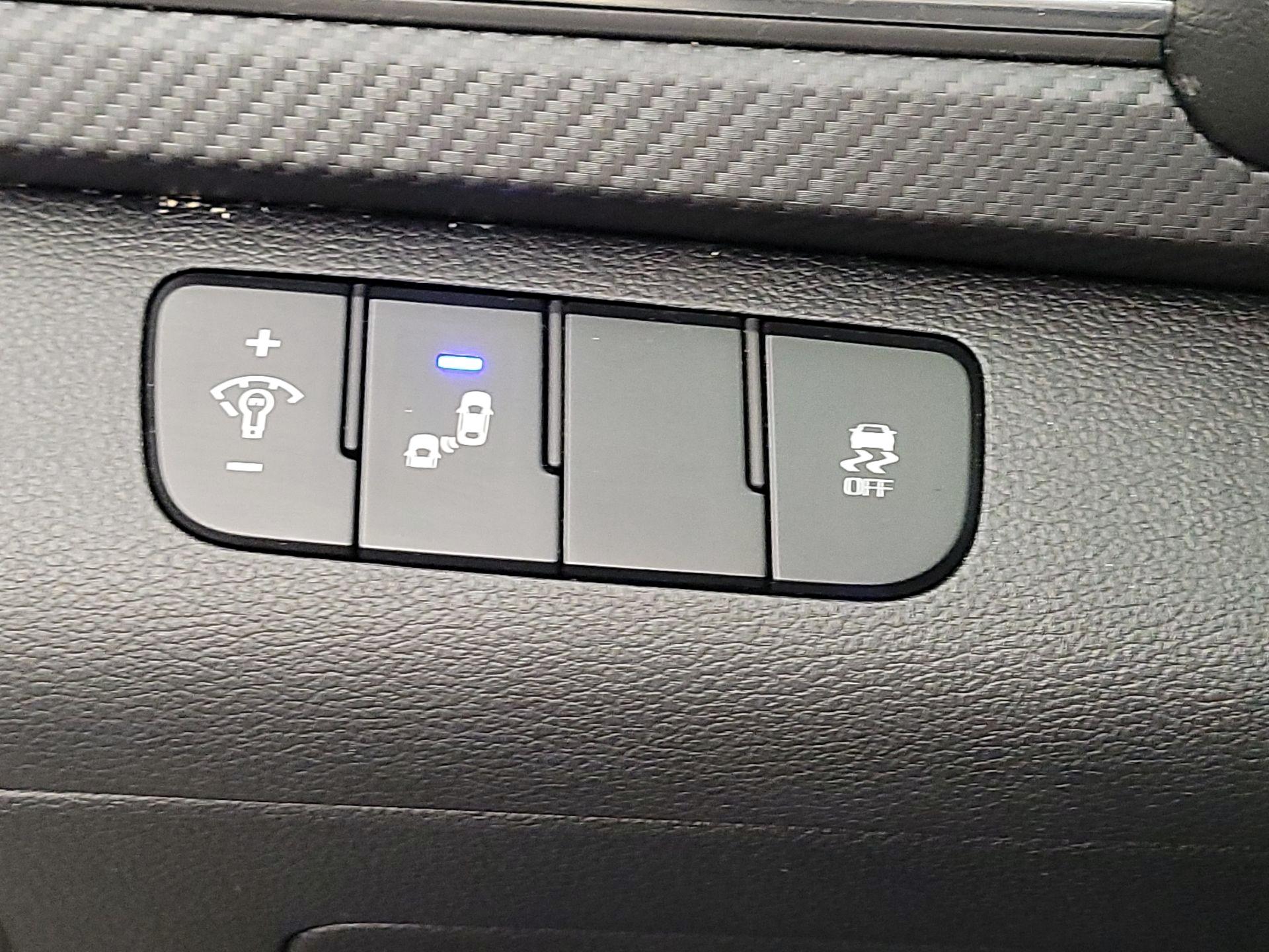 Thumbnail: 2018 Hyundai Elantra - 13