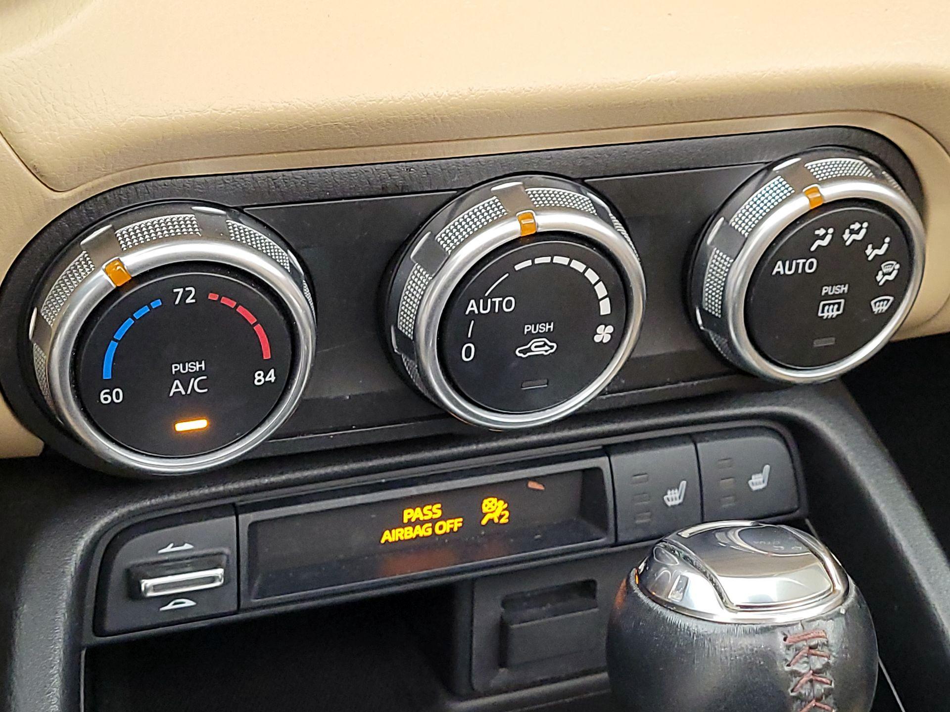 Thumbnail: 2019 Mazda MX-5 Miata - 16