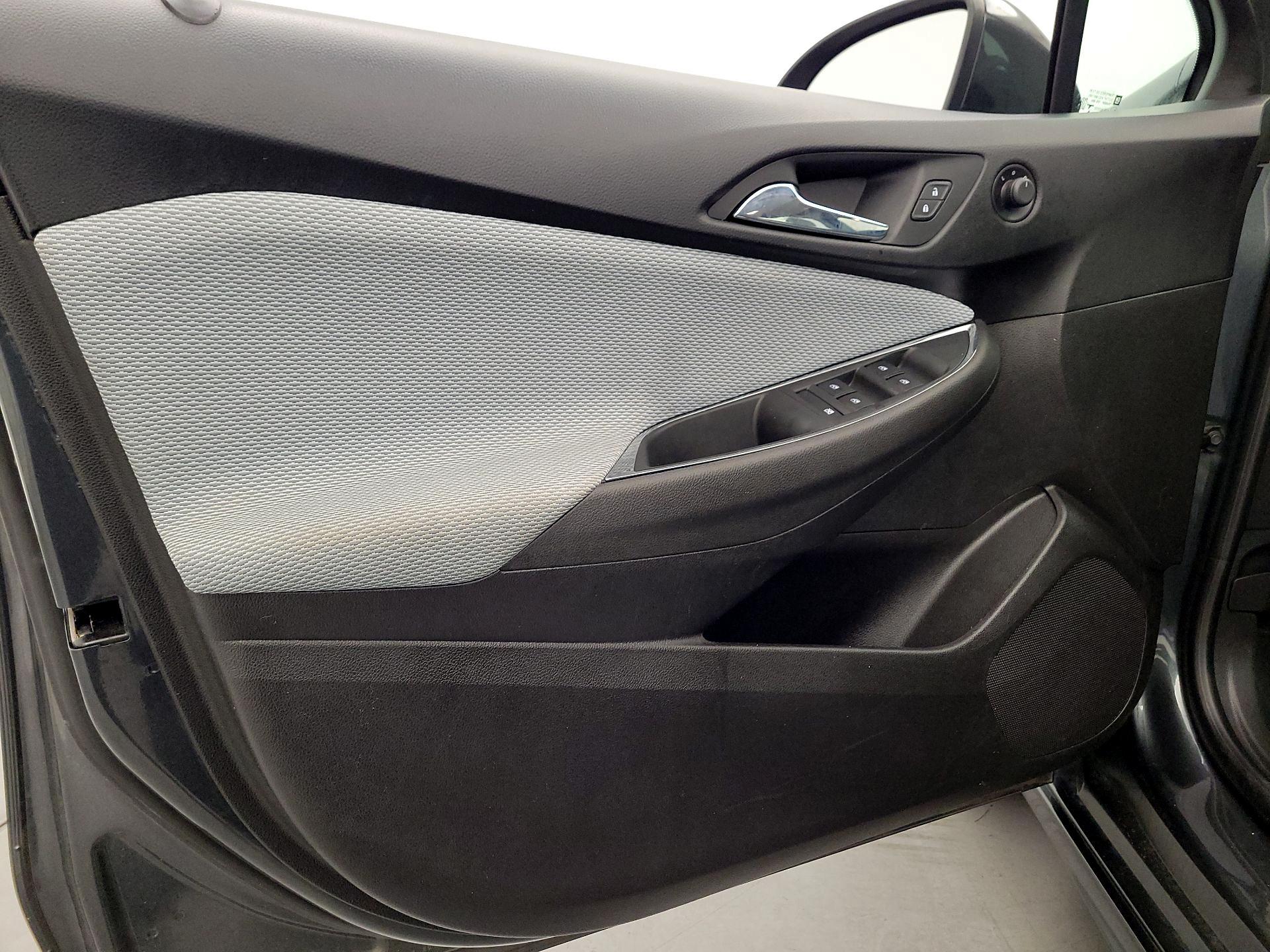 Thumbnail: 2019 Chevrolet Cruze - 12