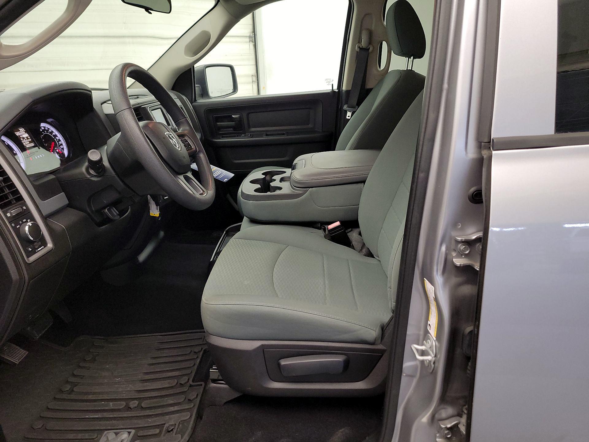 Thumbnail: 2020 RAM 1500 Classic - 11