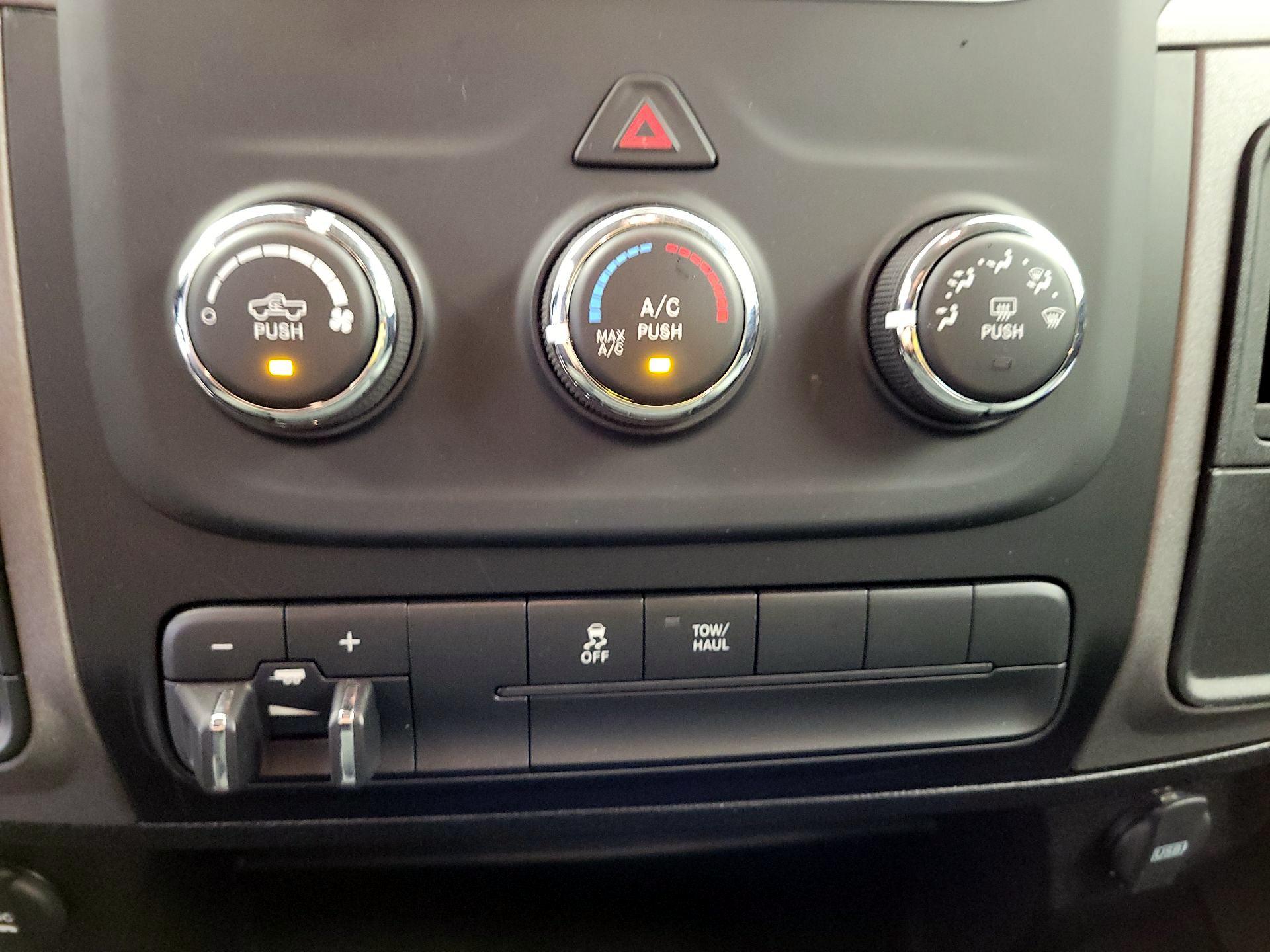 Thumbnail: 2020 RAM 1500 Classic - 14