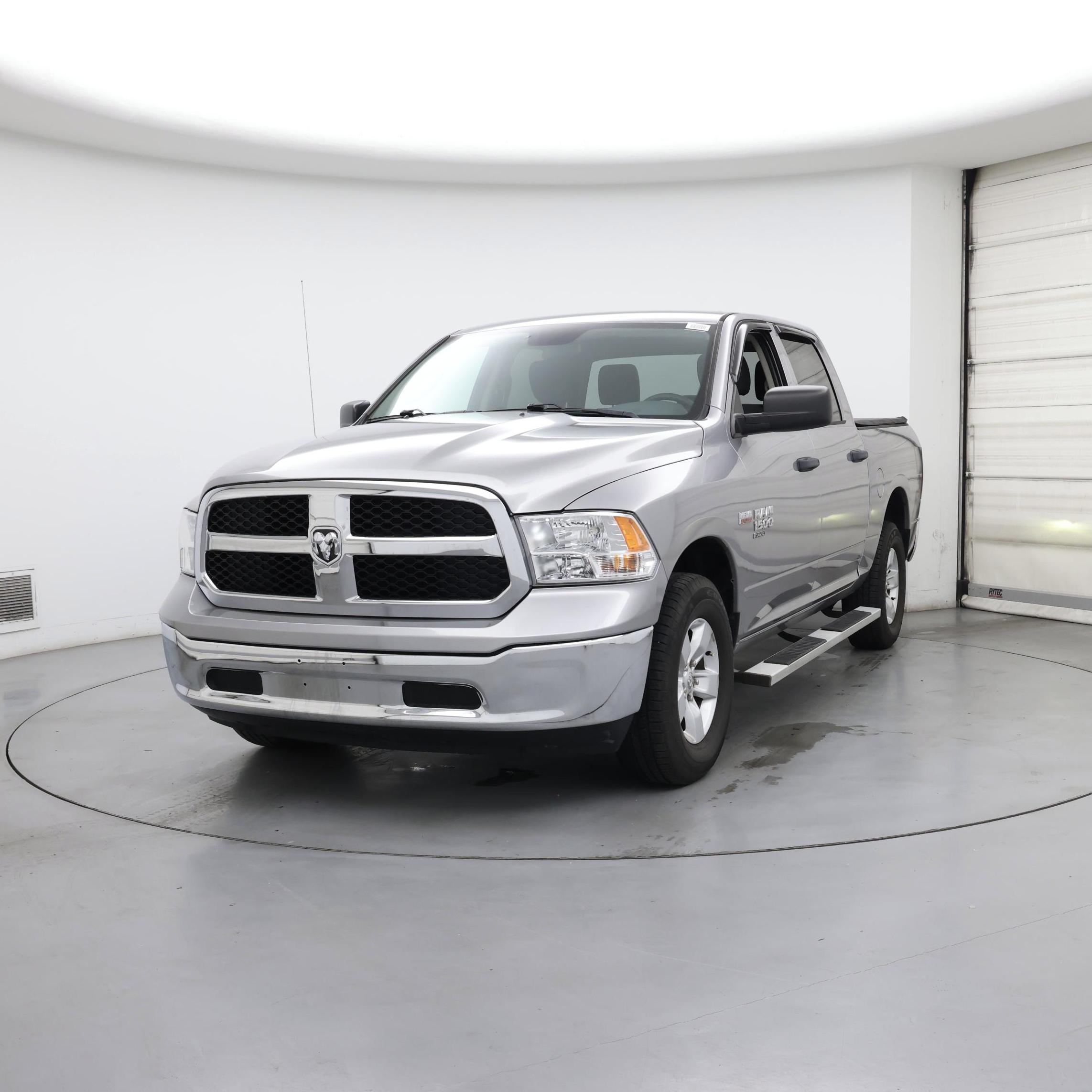 Thumbnail: 2020 RAM 1500 Classic - 4
