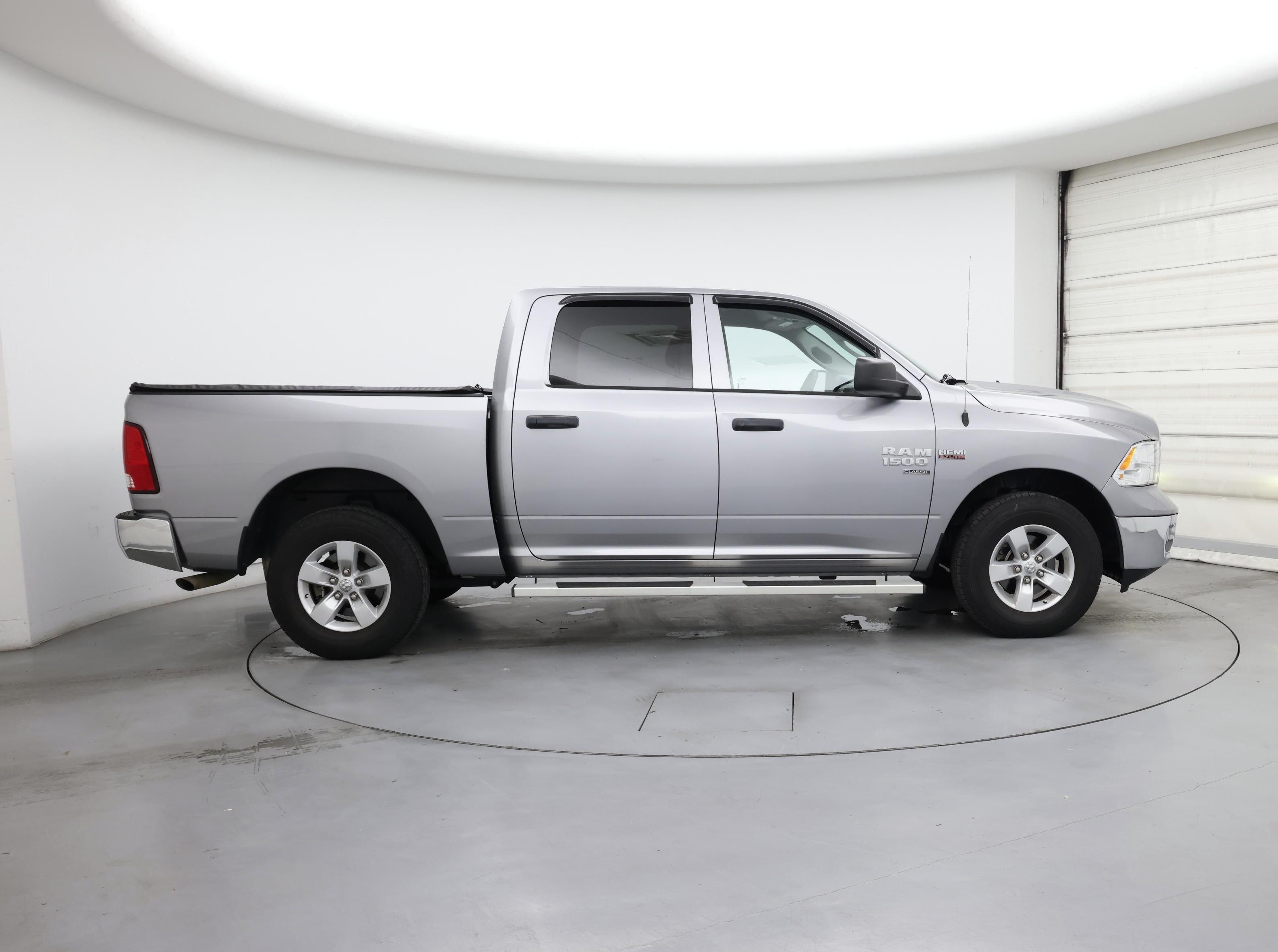 Thumbnail: 2020 RAM 1500 Classic - 7