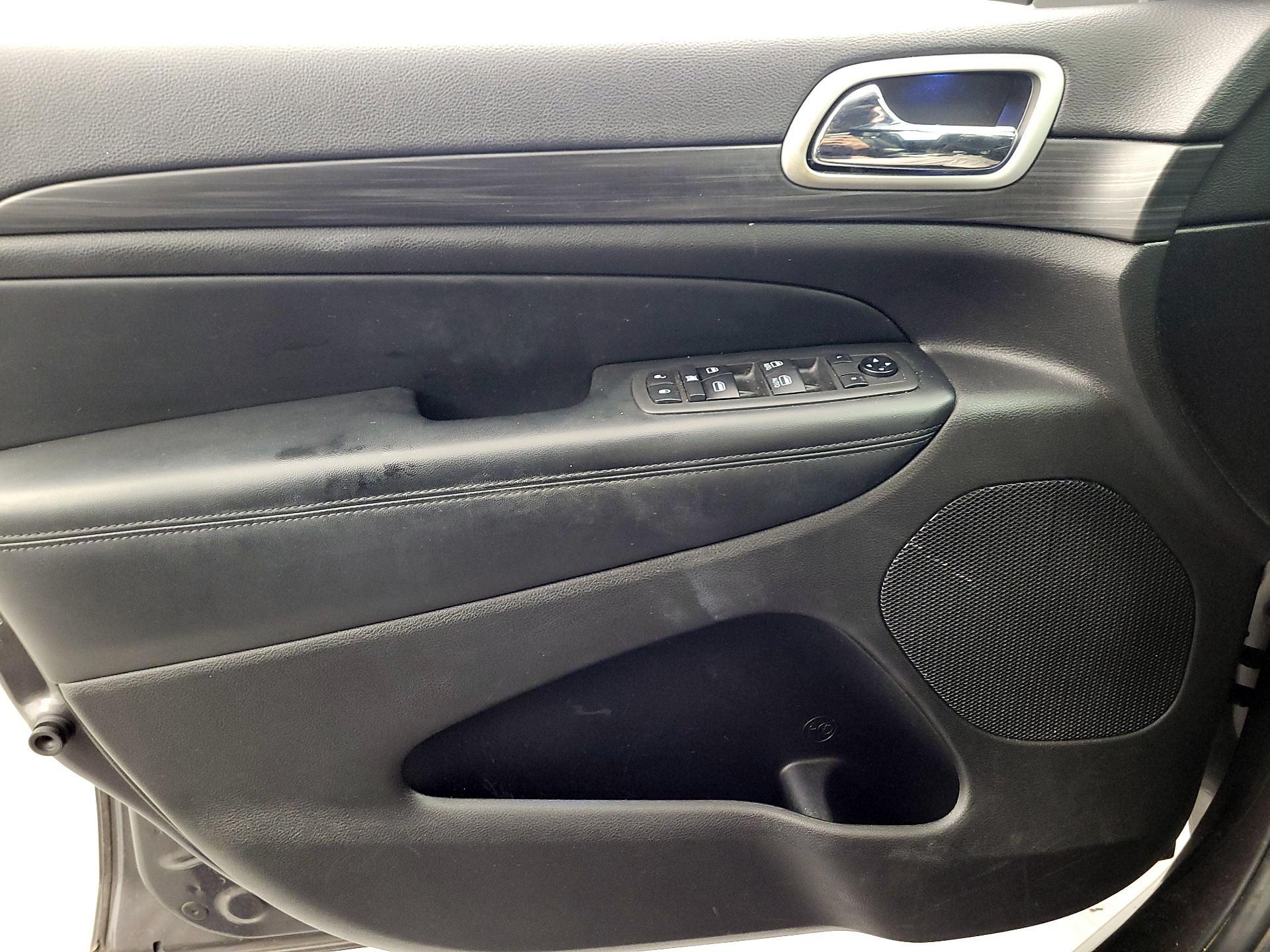 Thumbnail: 2021 Jeep Grand Cherokee - 12