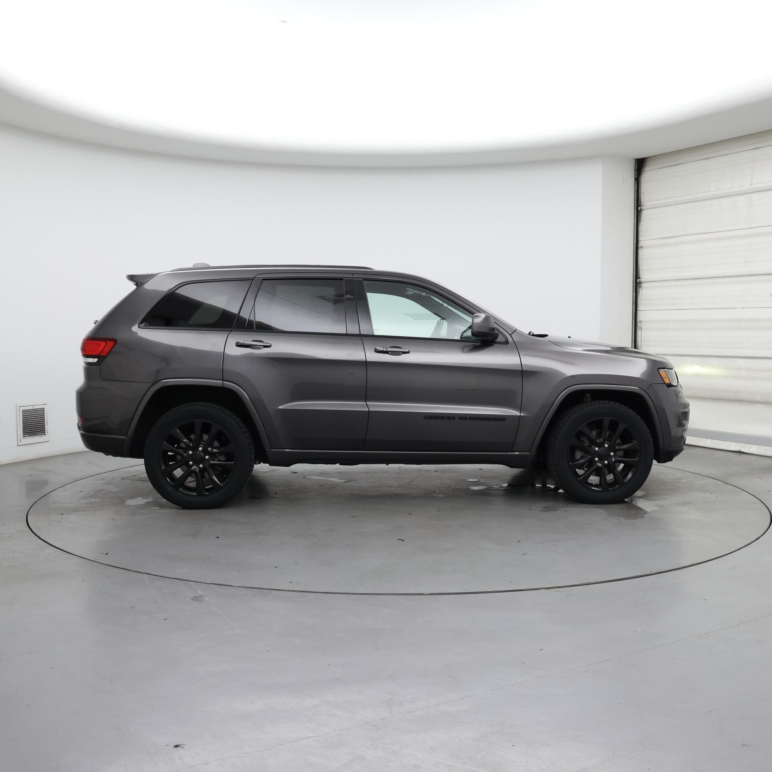 Thumbnail: 2021 Jeep Grand Cherokee - 7