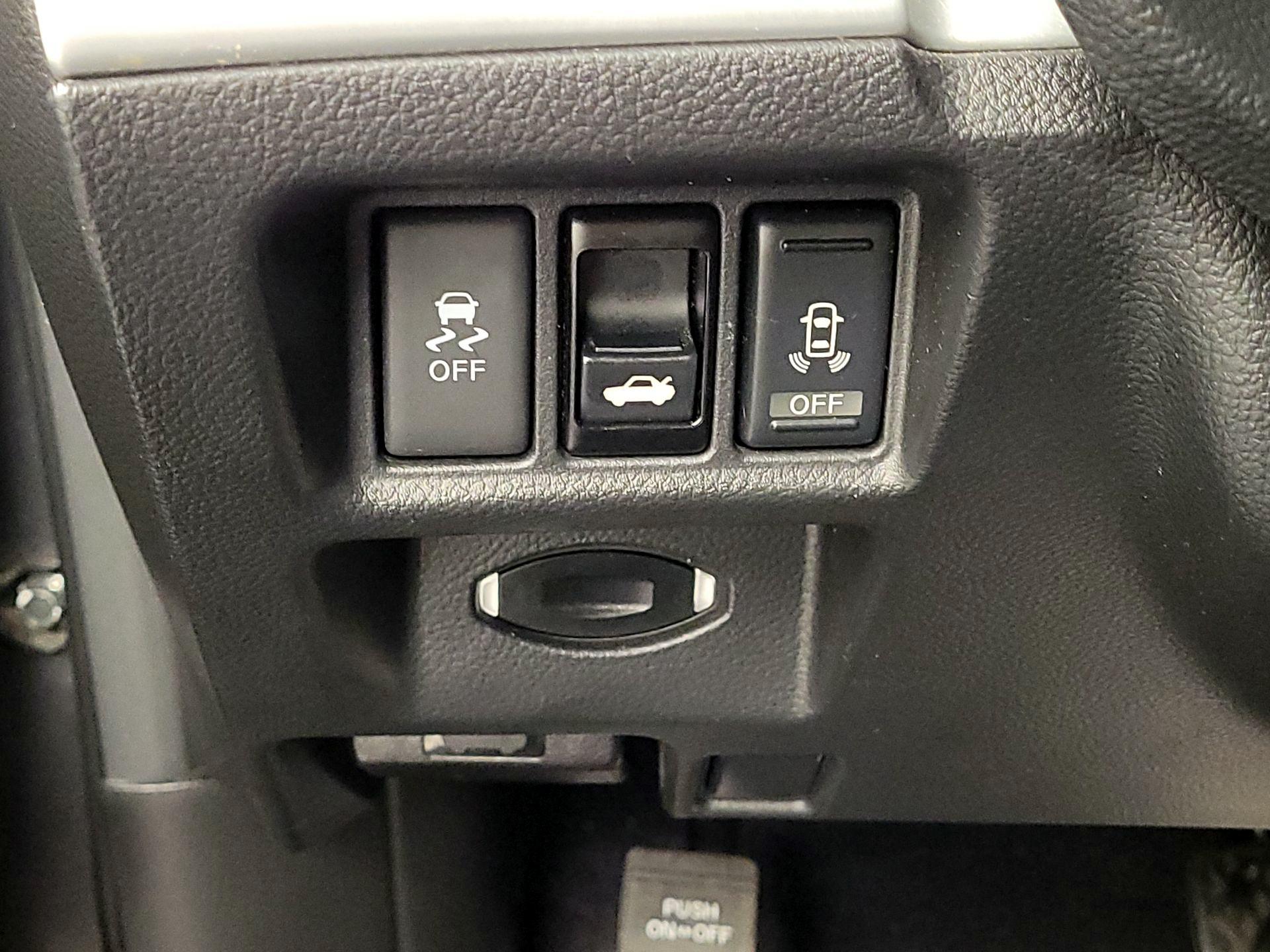 Thumbnail: 2015 INFINITI Q60 - 13