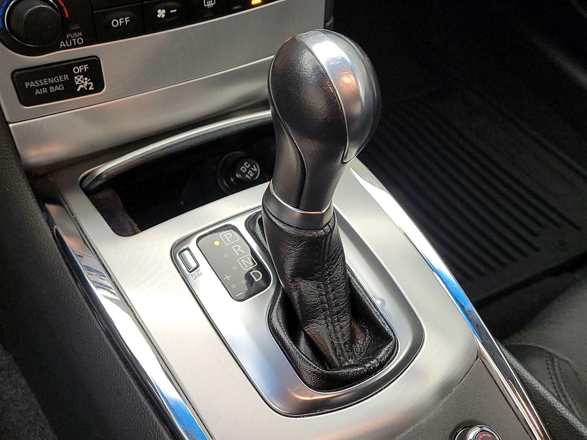 Thumbnail: 2015 INFINITI Q60 - 17