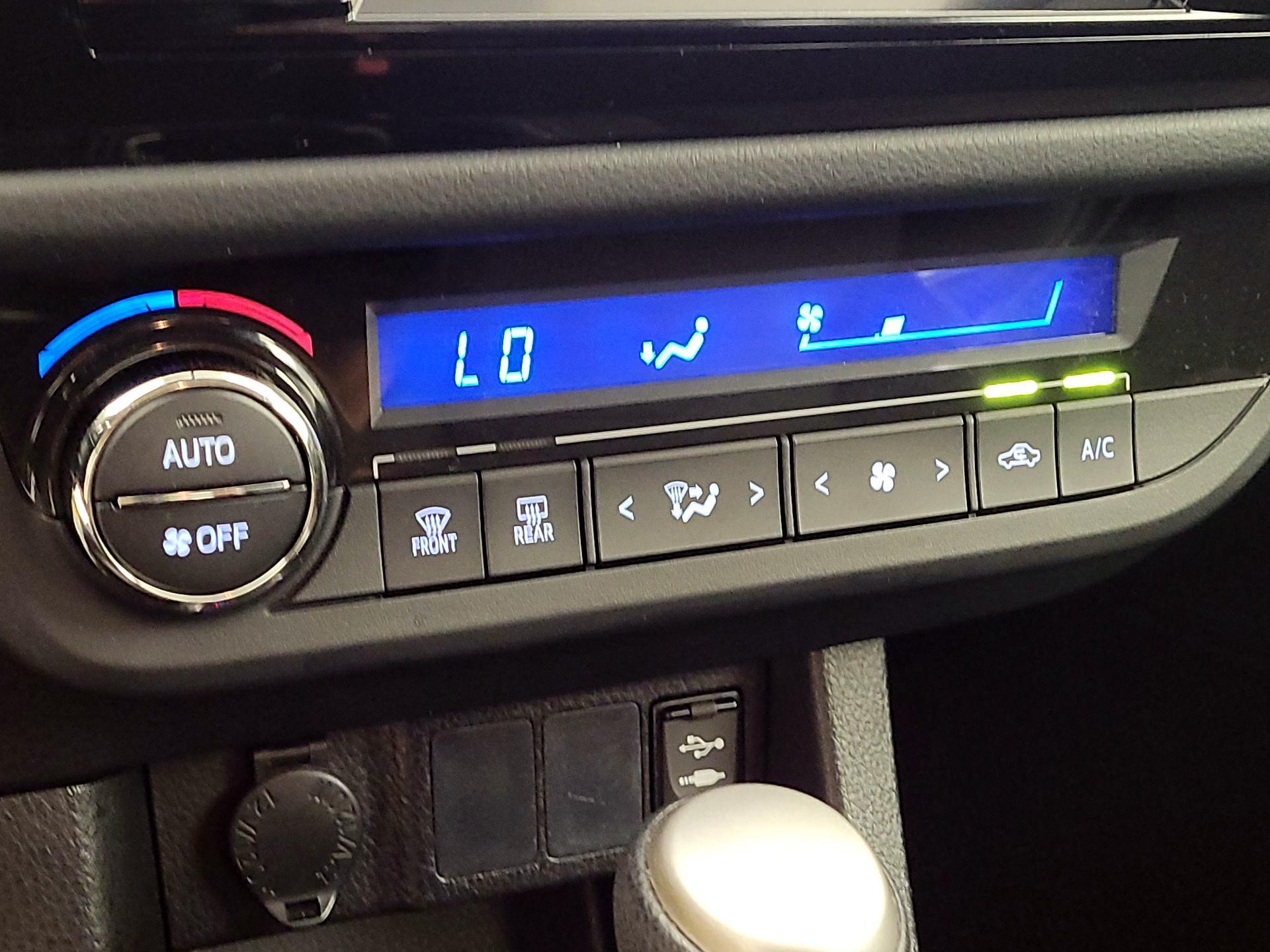 Thumbnail: 2016 Toyota Corolla - 16