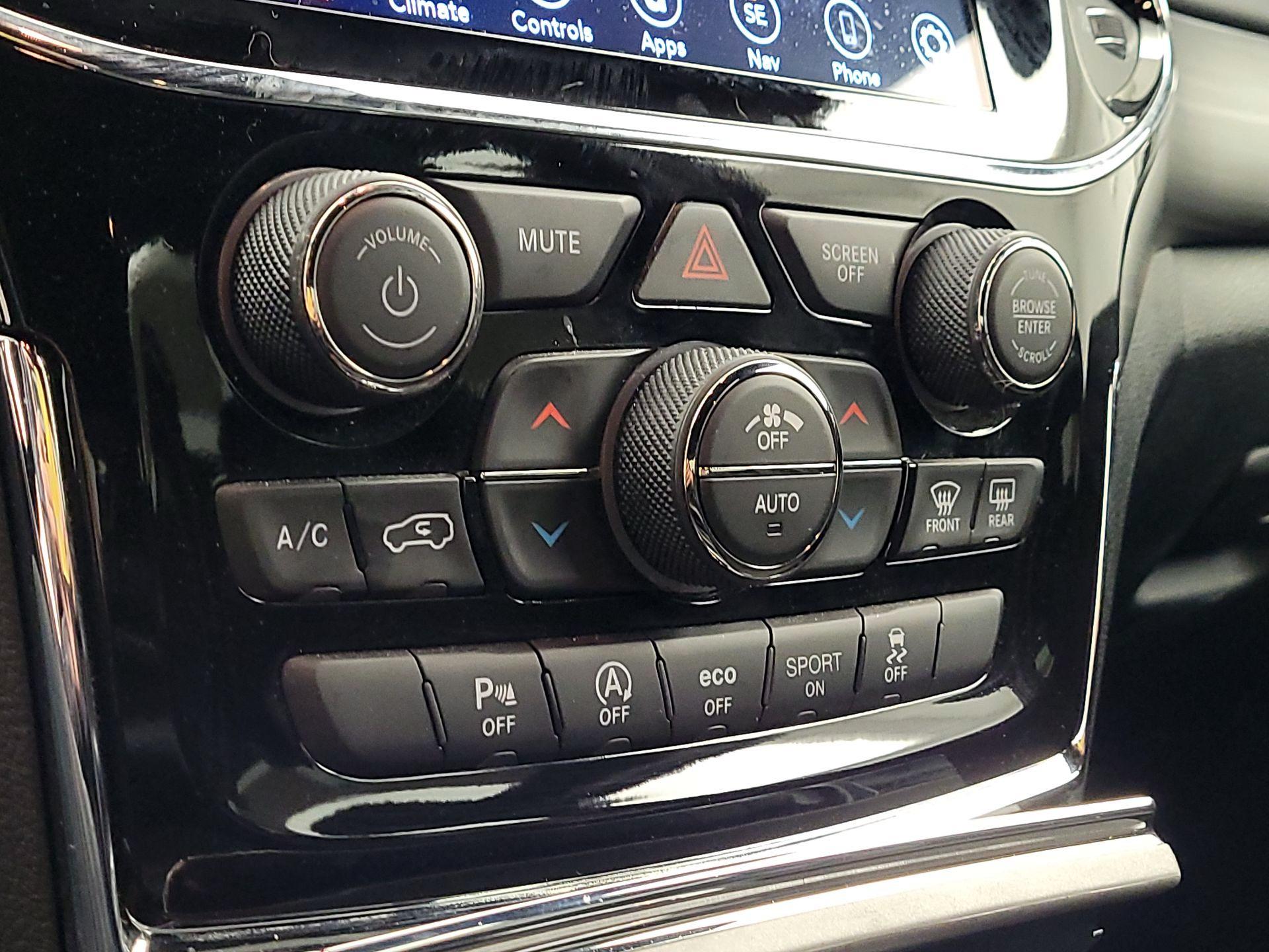 Thumbnail: 2022 Jeep Grand Cherokee - 16