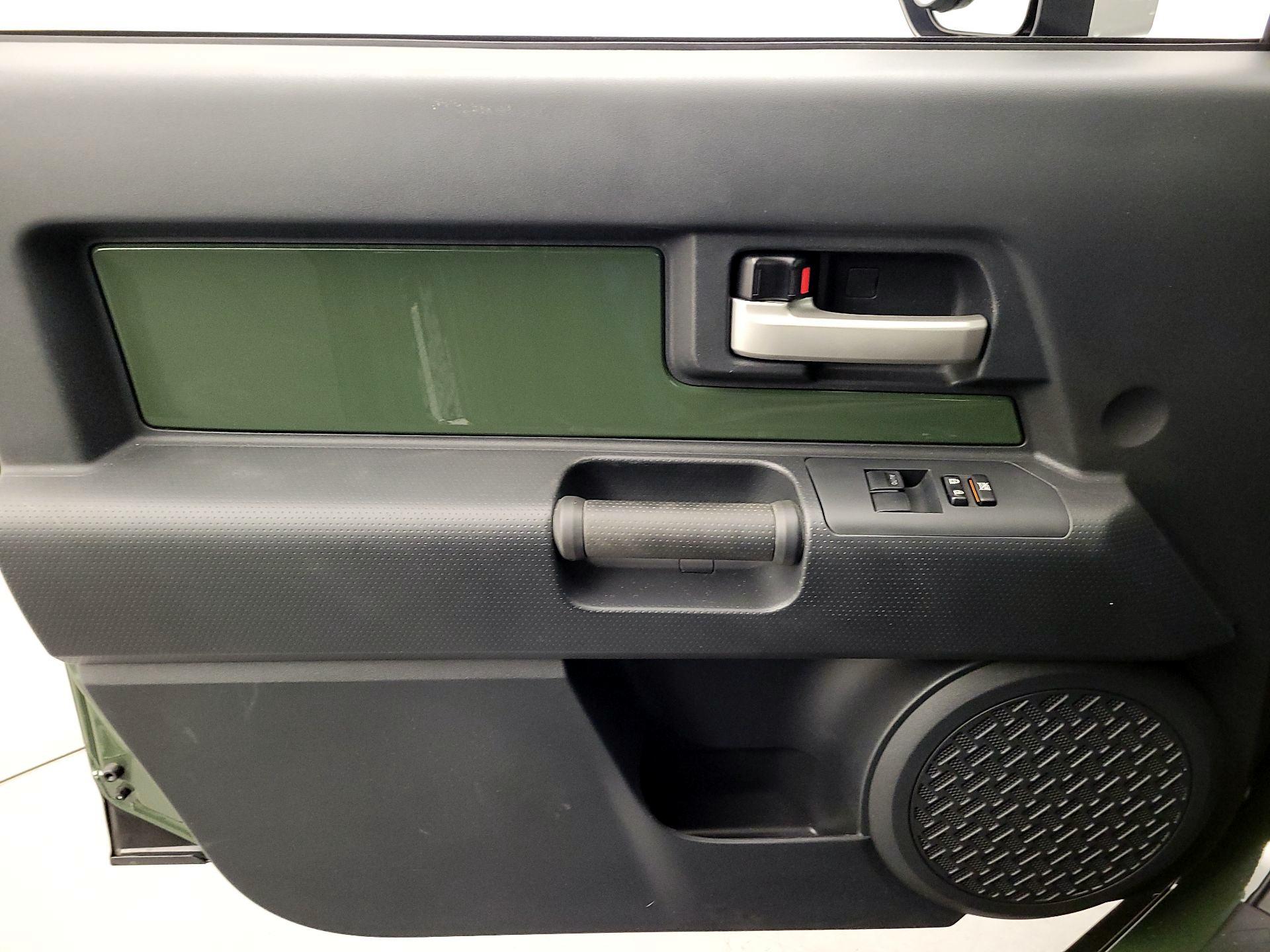 Thumbnail: 2014 Toyota FJ Cruiser - 12