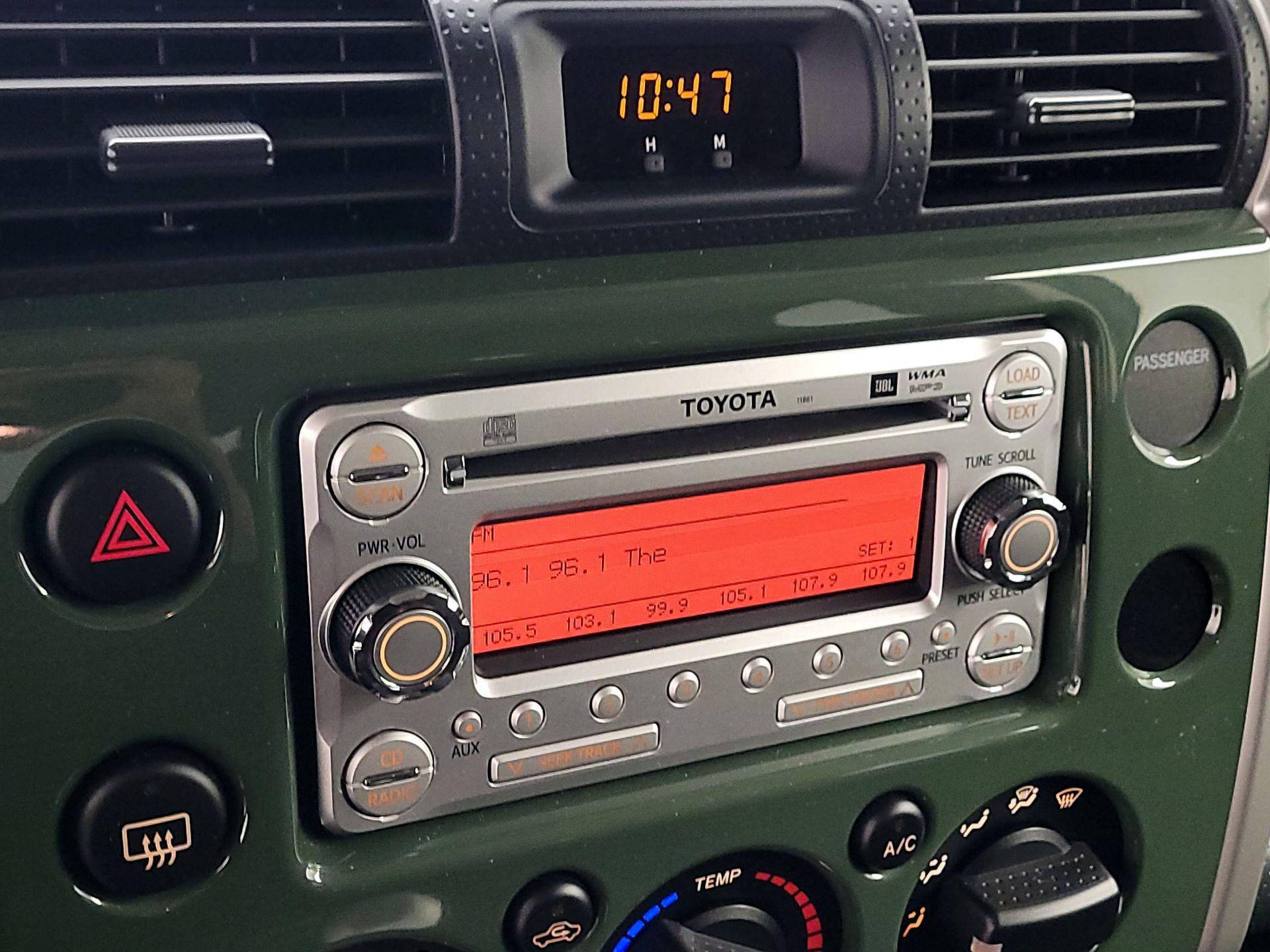 Thumbnail: 2014 Toyota FJ Cruiser - 15