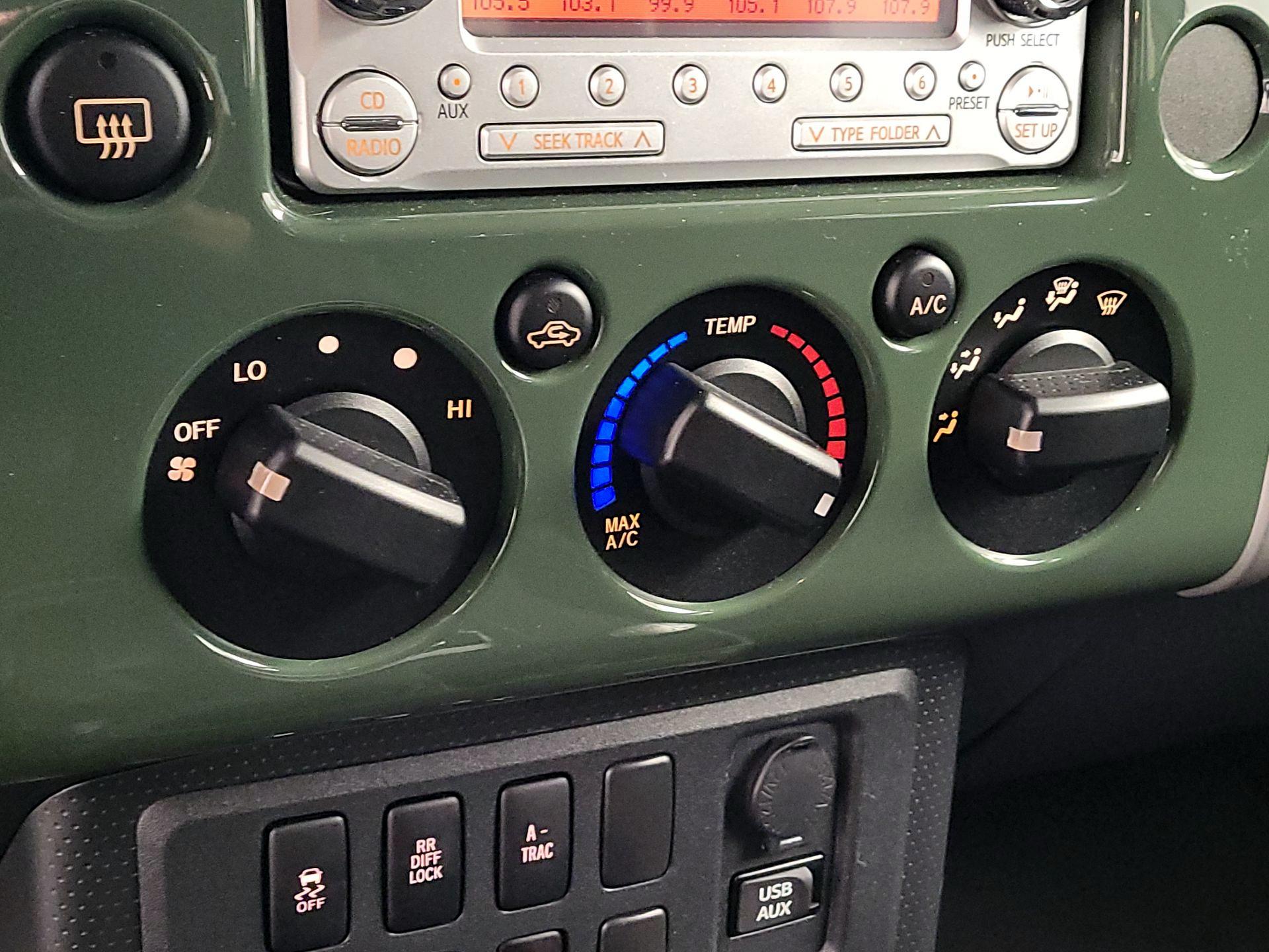 Thumbnail: 2014 Toyota FJ Cruiser - 16