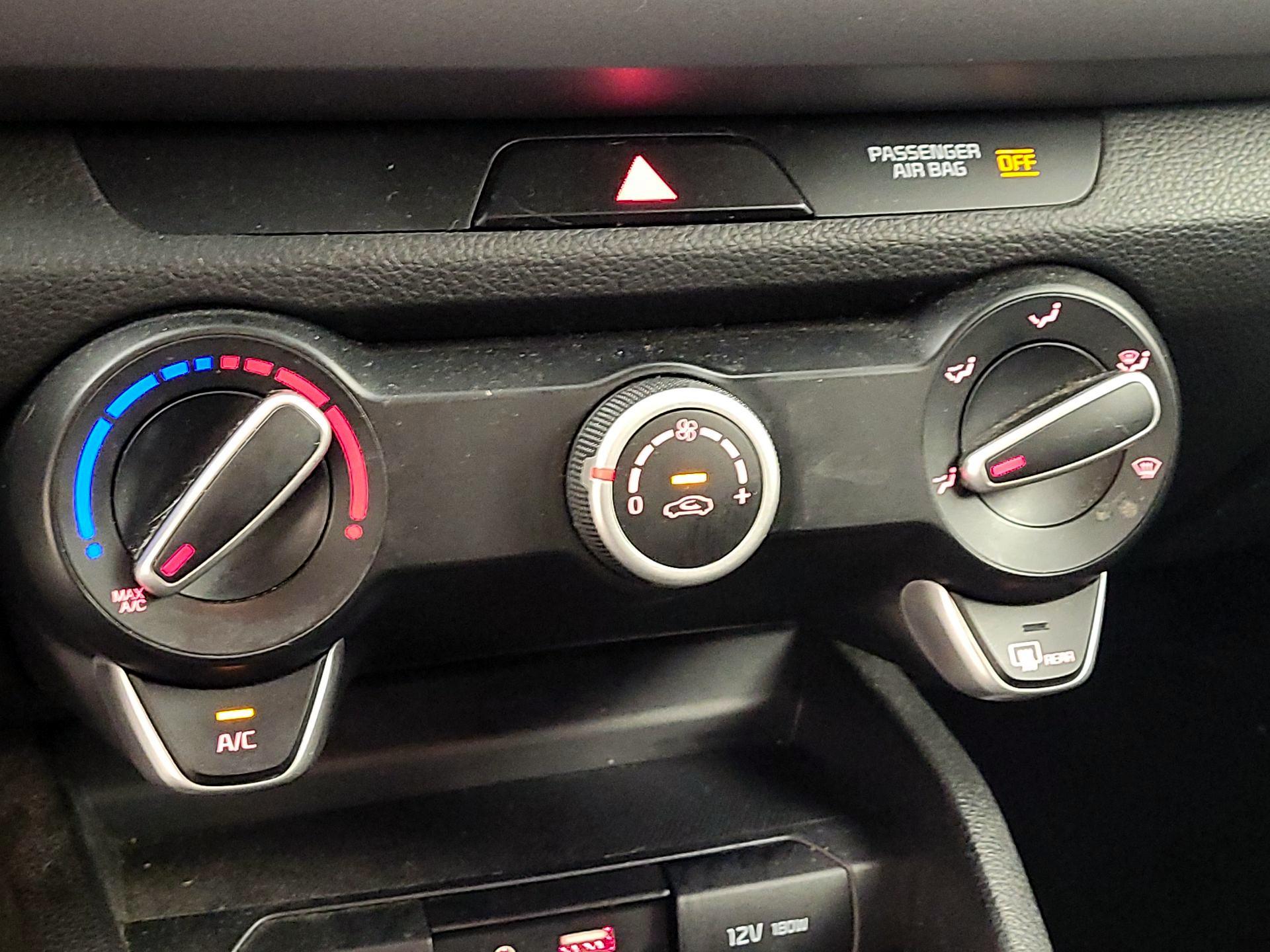 Thumbnail: 2018 Kia Rio - 15