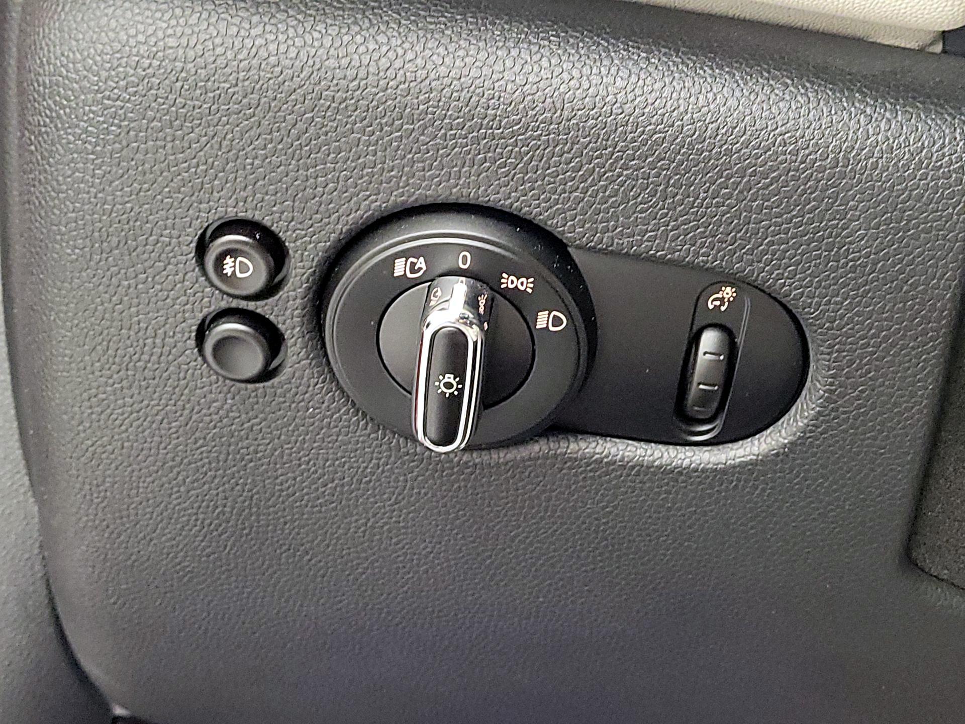 Thumbnail: 2015 MINI Cooper Hardtop - 13