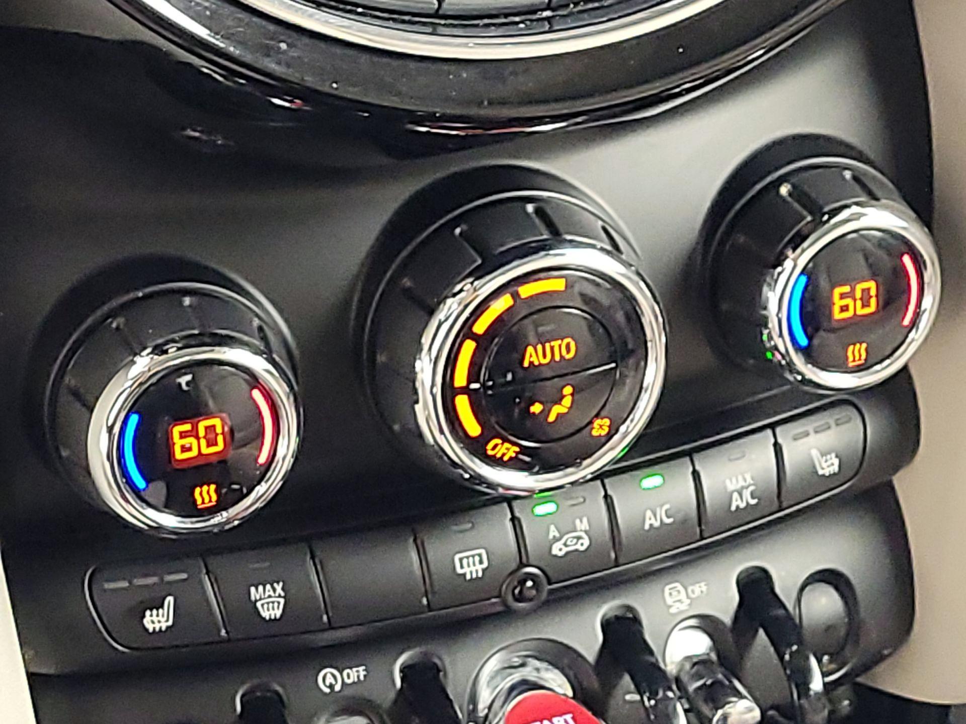 Thumbnail: 2015 MINI Cooper Hardtop - 15