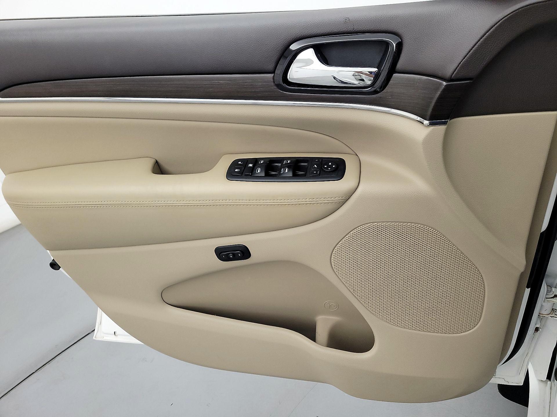 Thumbnail: 2019 Jeep Grand Cherokee - 12