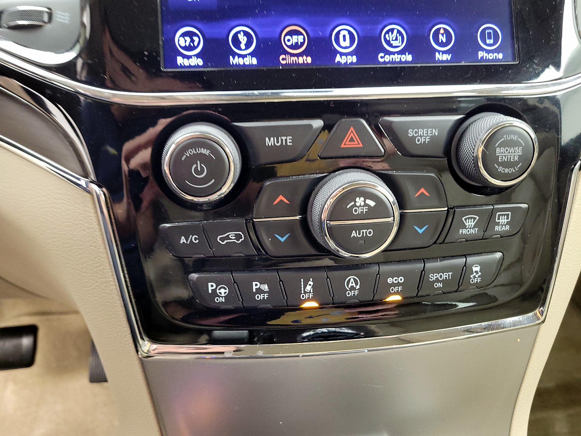 Thumbnail: 2019 Jeep Grand Cherokee - 14