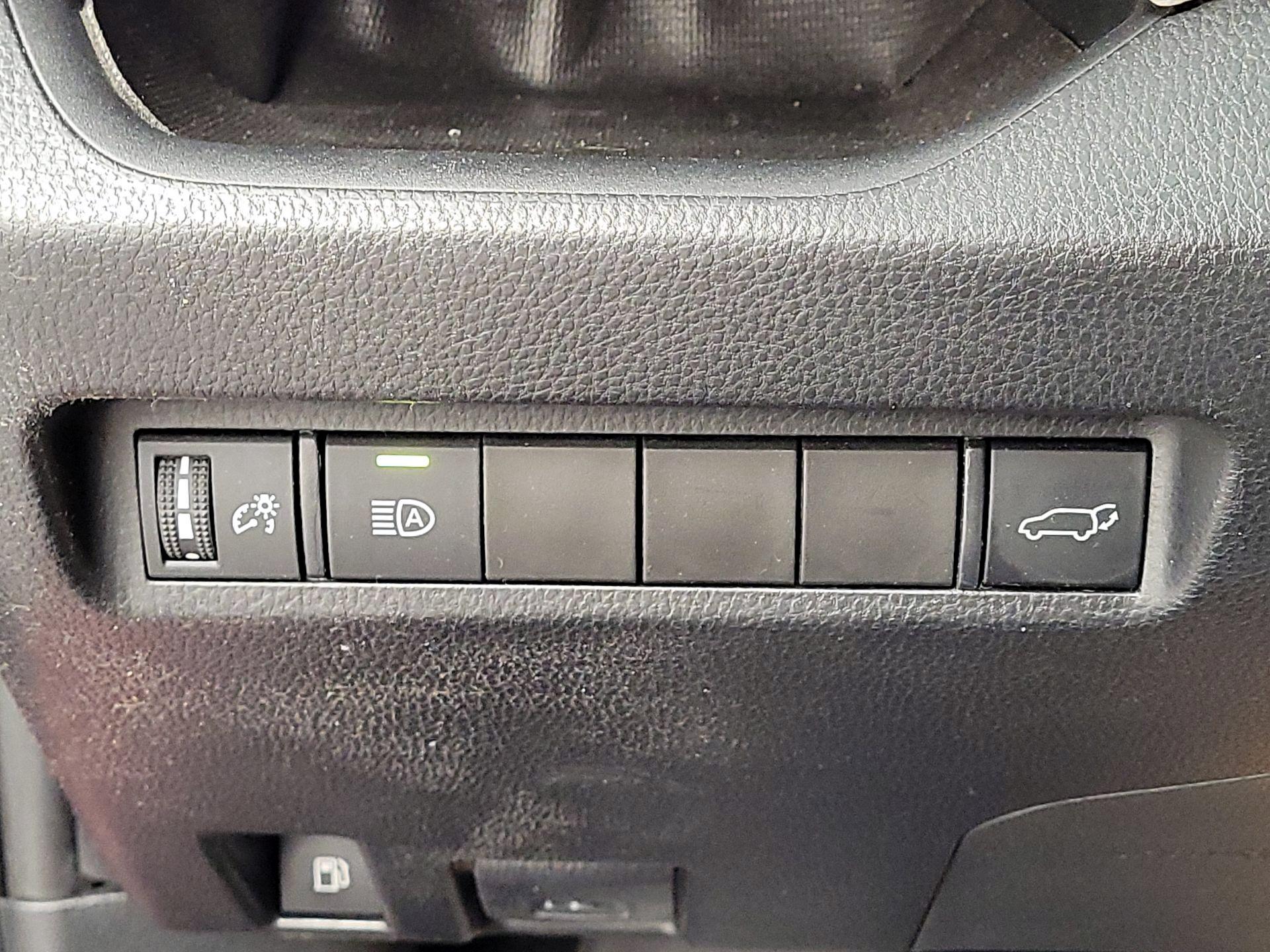 Thumbnail: 2019 Toyota RAV4 - 13