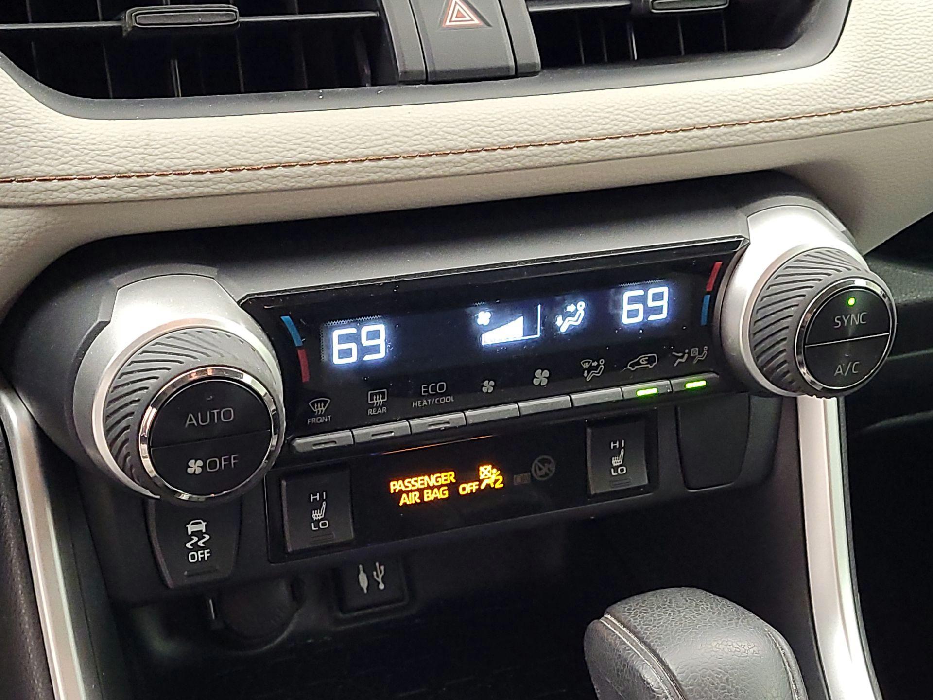 Thumbnail: 2019 Toyota RAV4 - 16