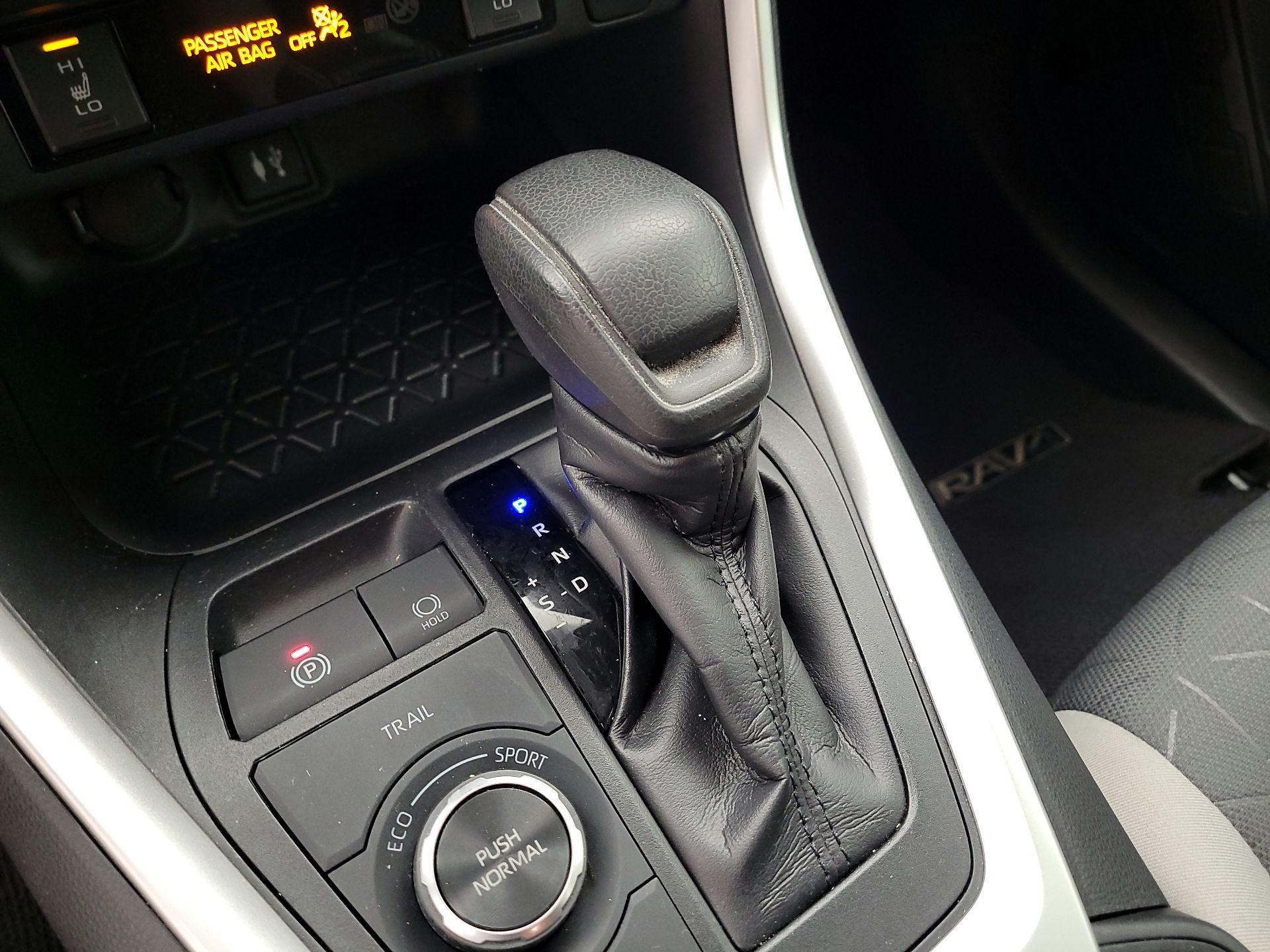 Thumbnail: 2019 Toyota RAV4 - 17