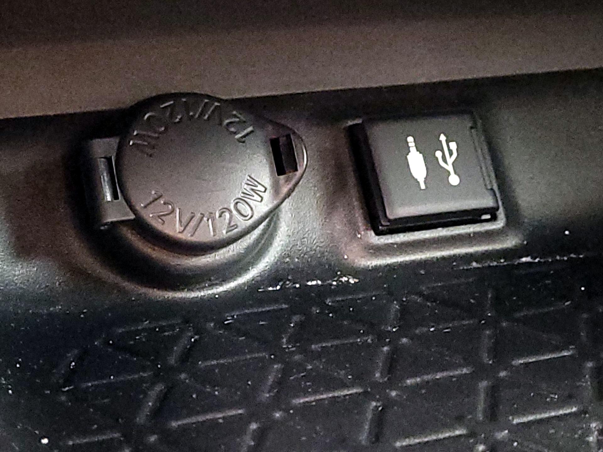 Thumbnail: 2019 Toyota RAV4 - 18