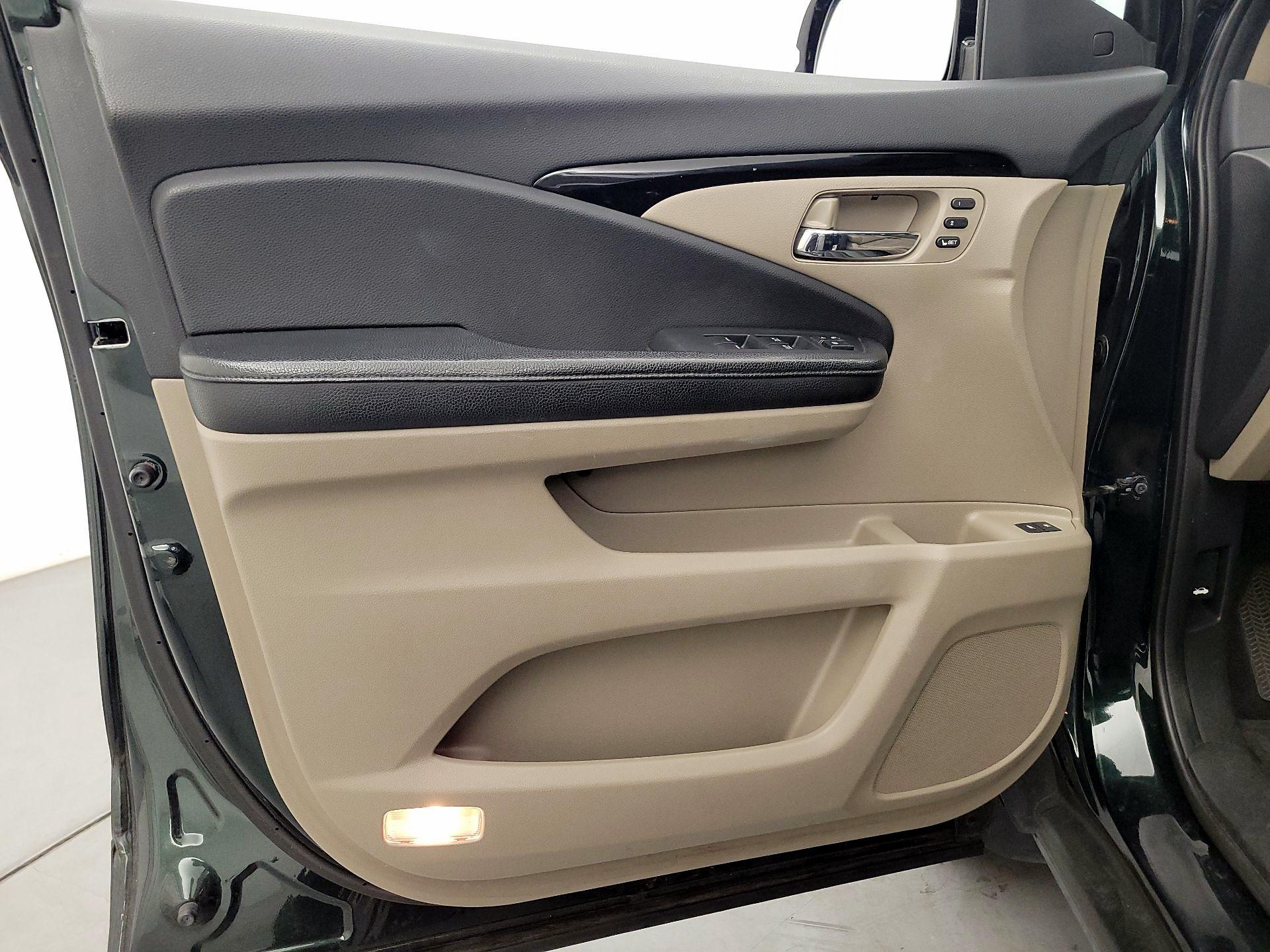 Thumbnail: 2016 Honda Pilot - 12