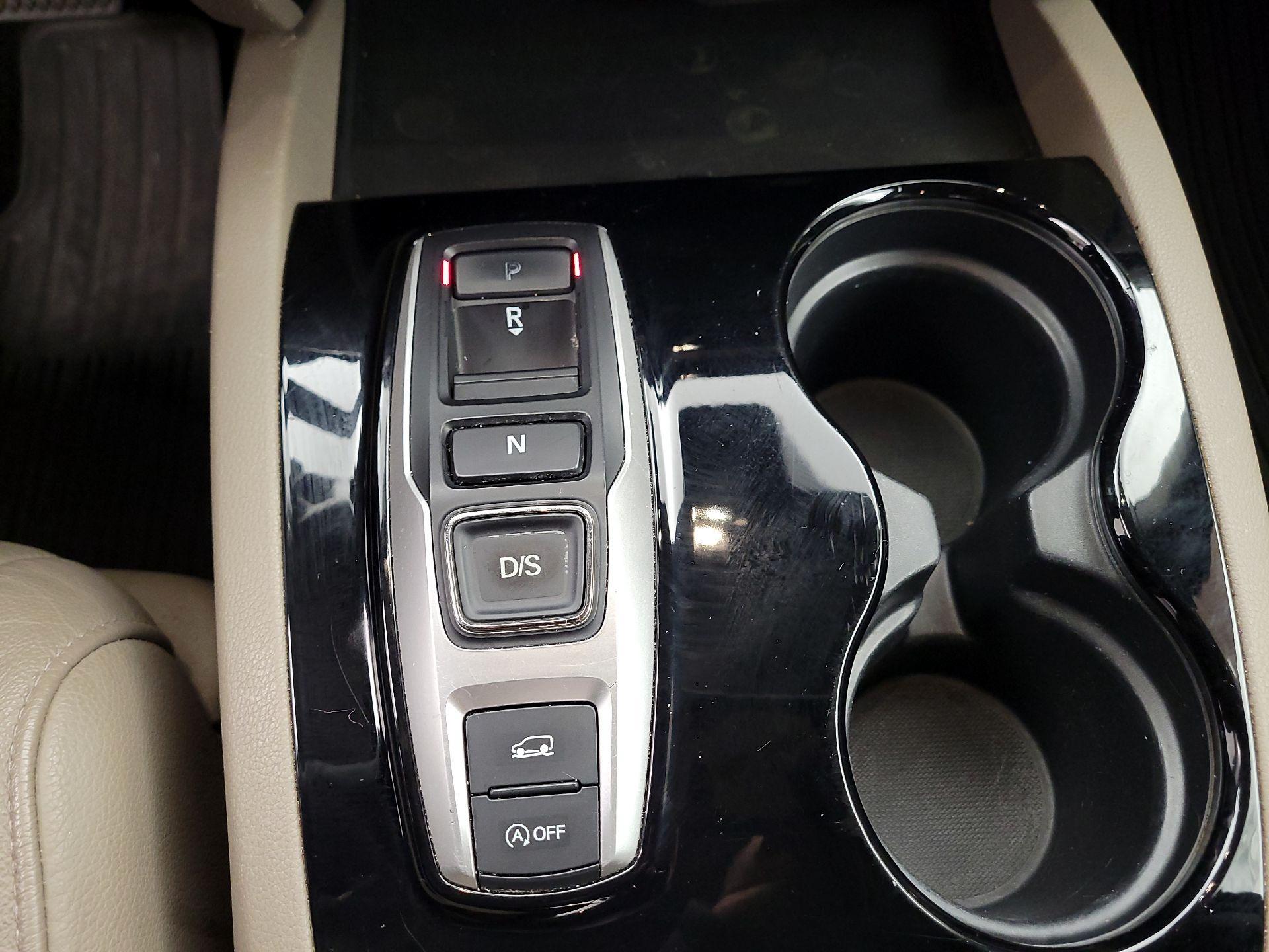 Thumbnail: 2016 Honda Pilot - 15