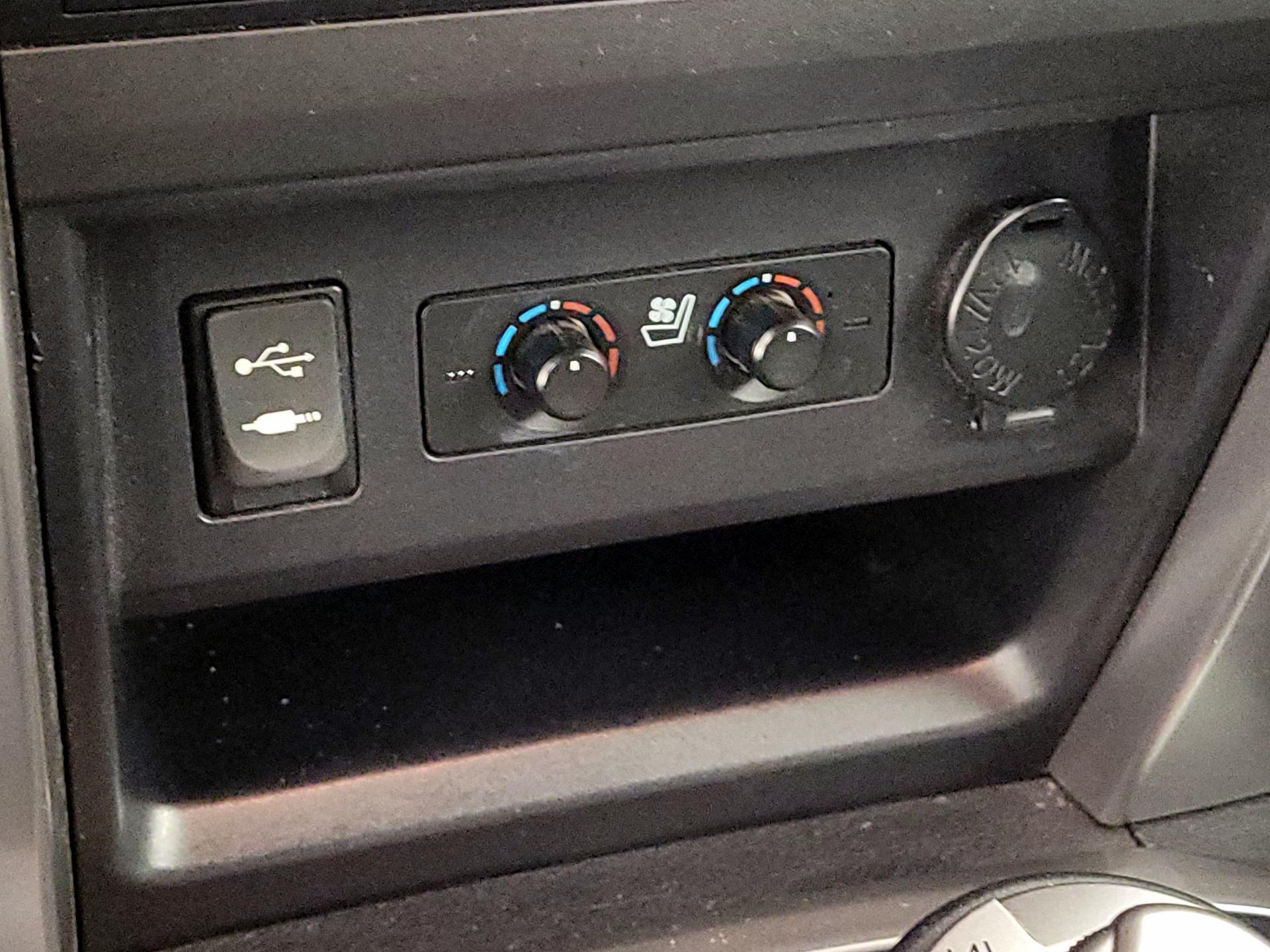 Thumbnail: 2014 Toyota 4Runner - 18