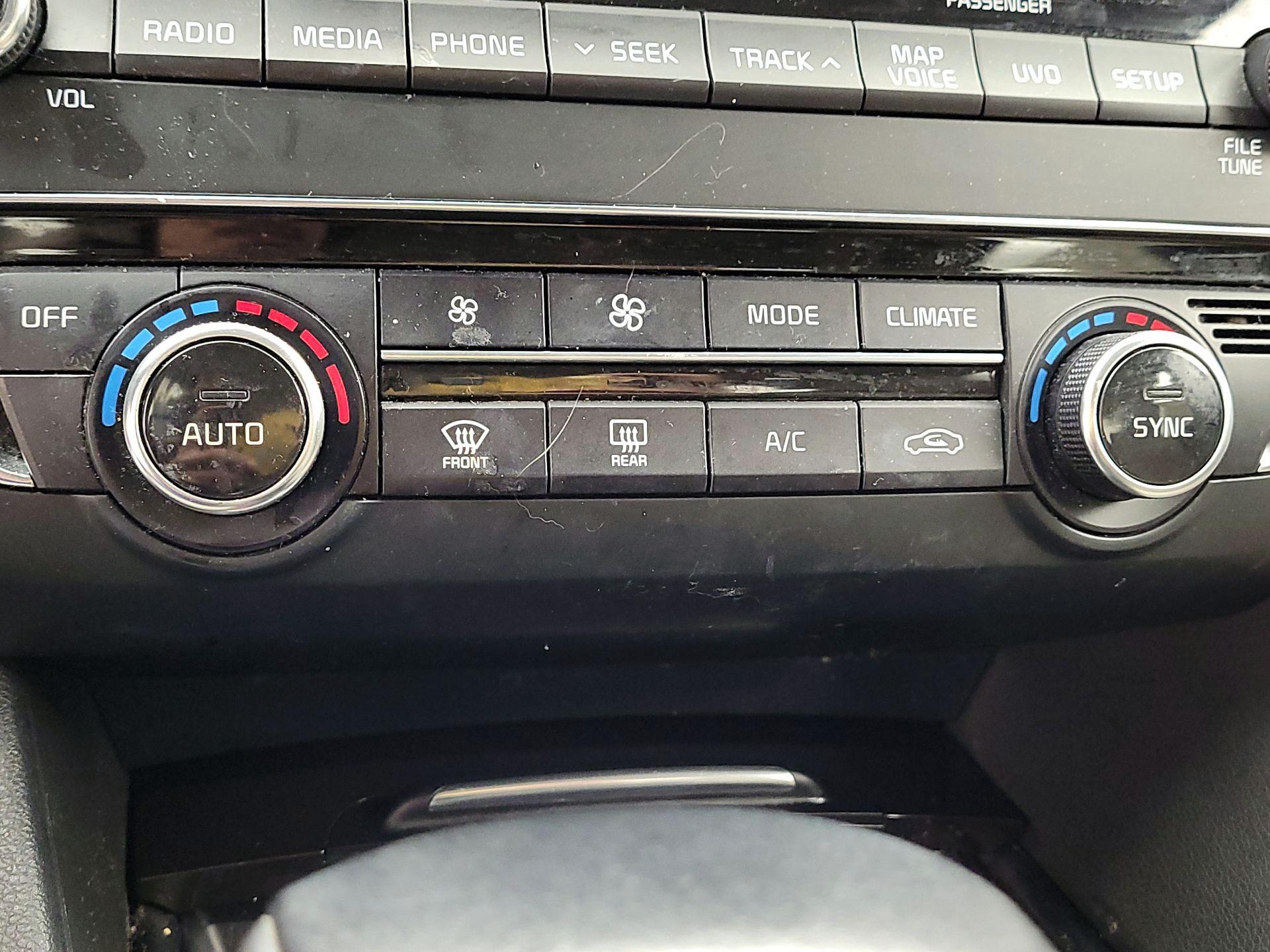 Thumbnail: 2016 Kia Optima - 16