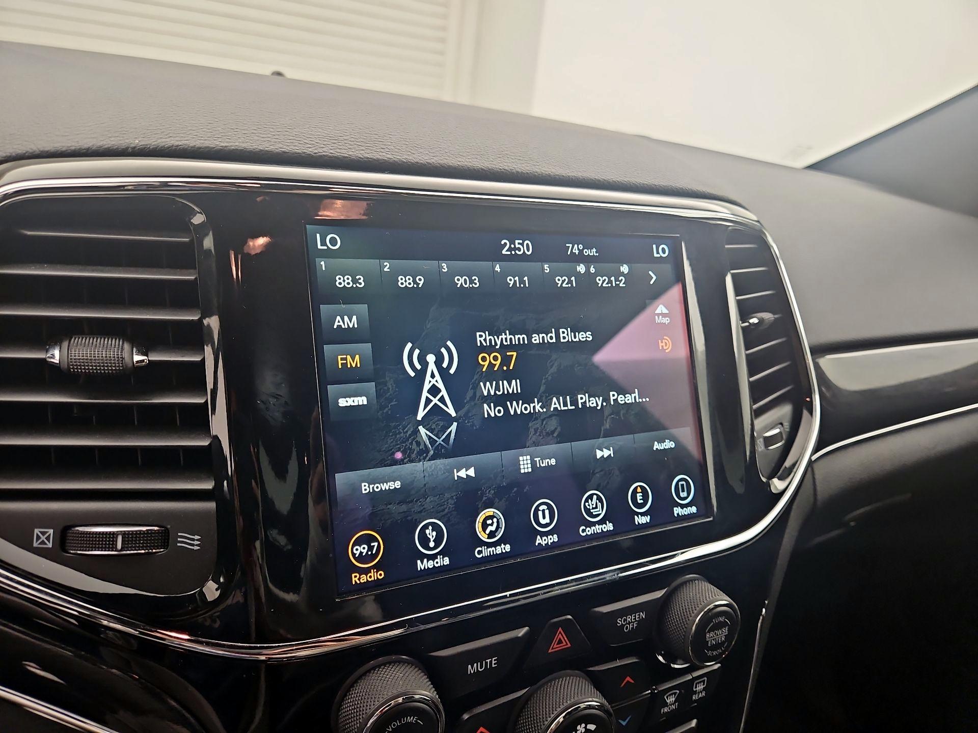 Thumbnail: 2019 Jeep Grand Cherokee - 16