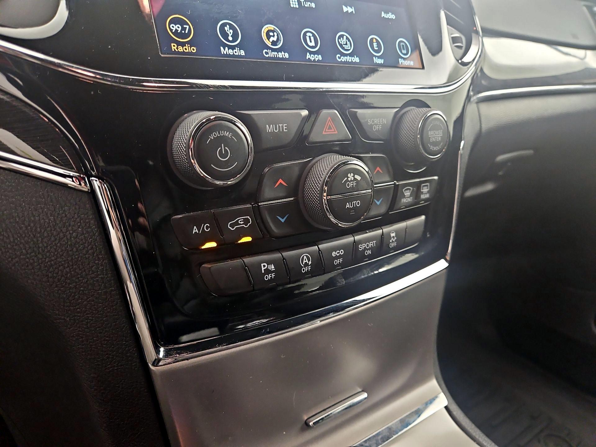 Thumbnail: 2019 Jeep Grand Cherokee - 17