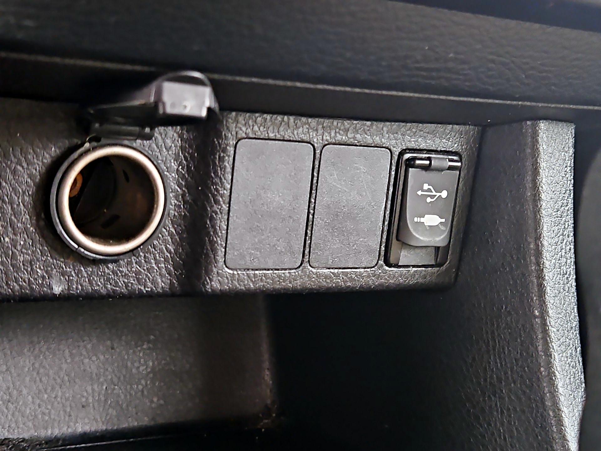 Thumbnail: 2016 Toyota Corolla - 18