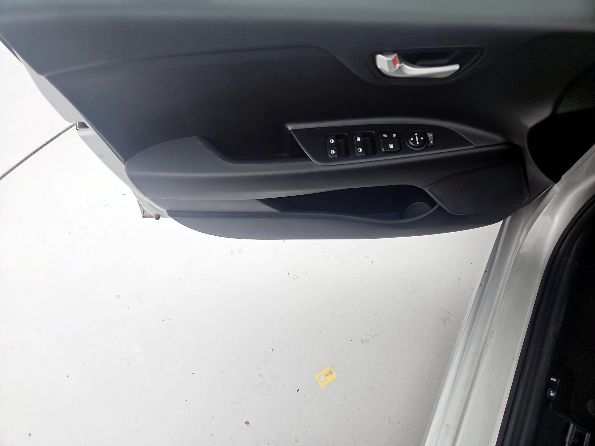 Thumbnail: 2019 Kia Rio - 12