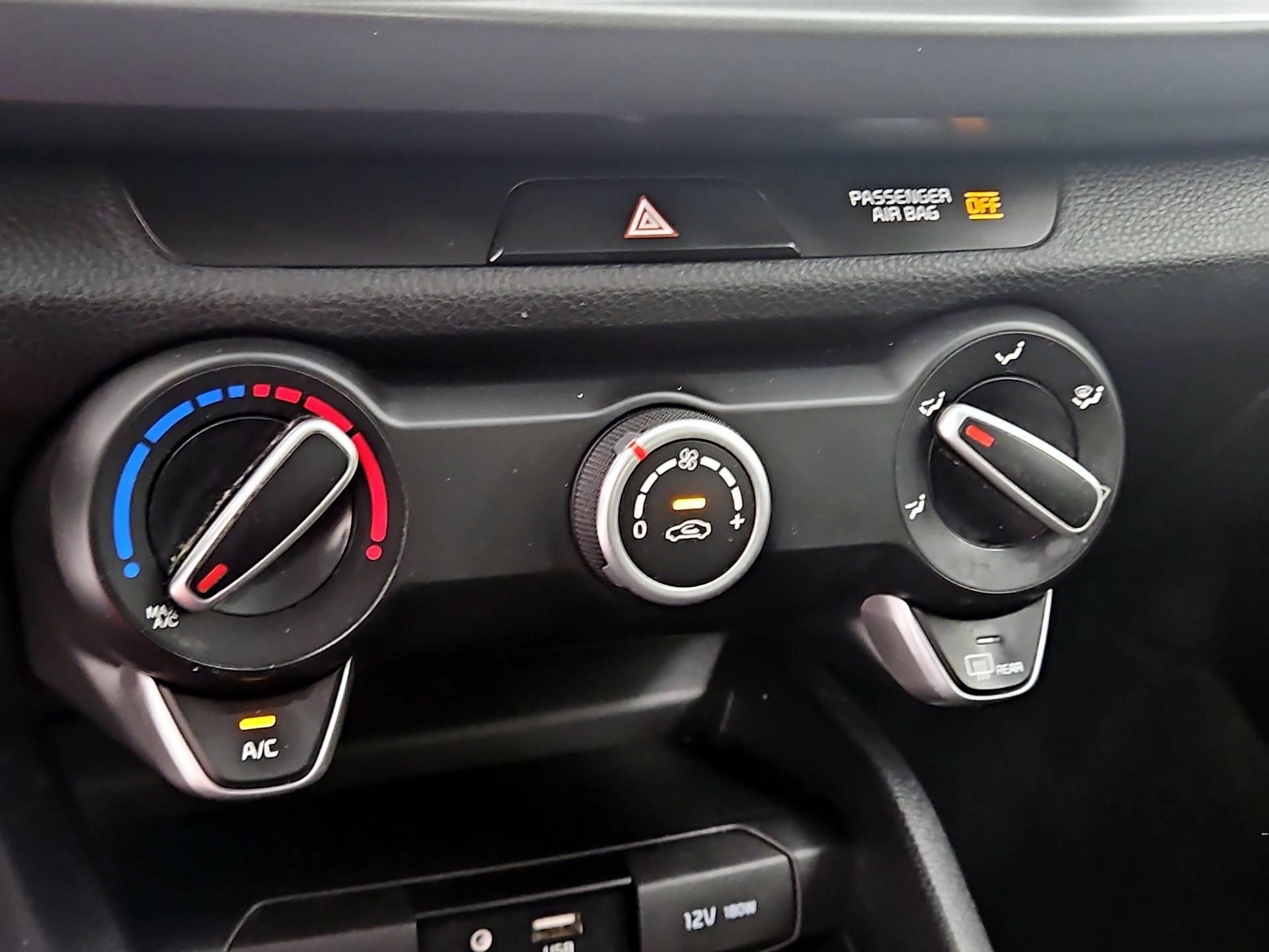 Thumbnail: 2019 Kia Rio - 15