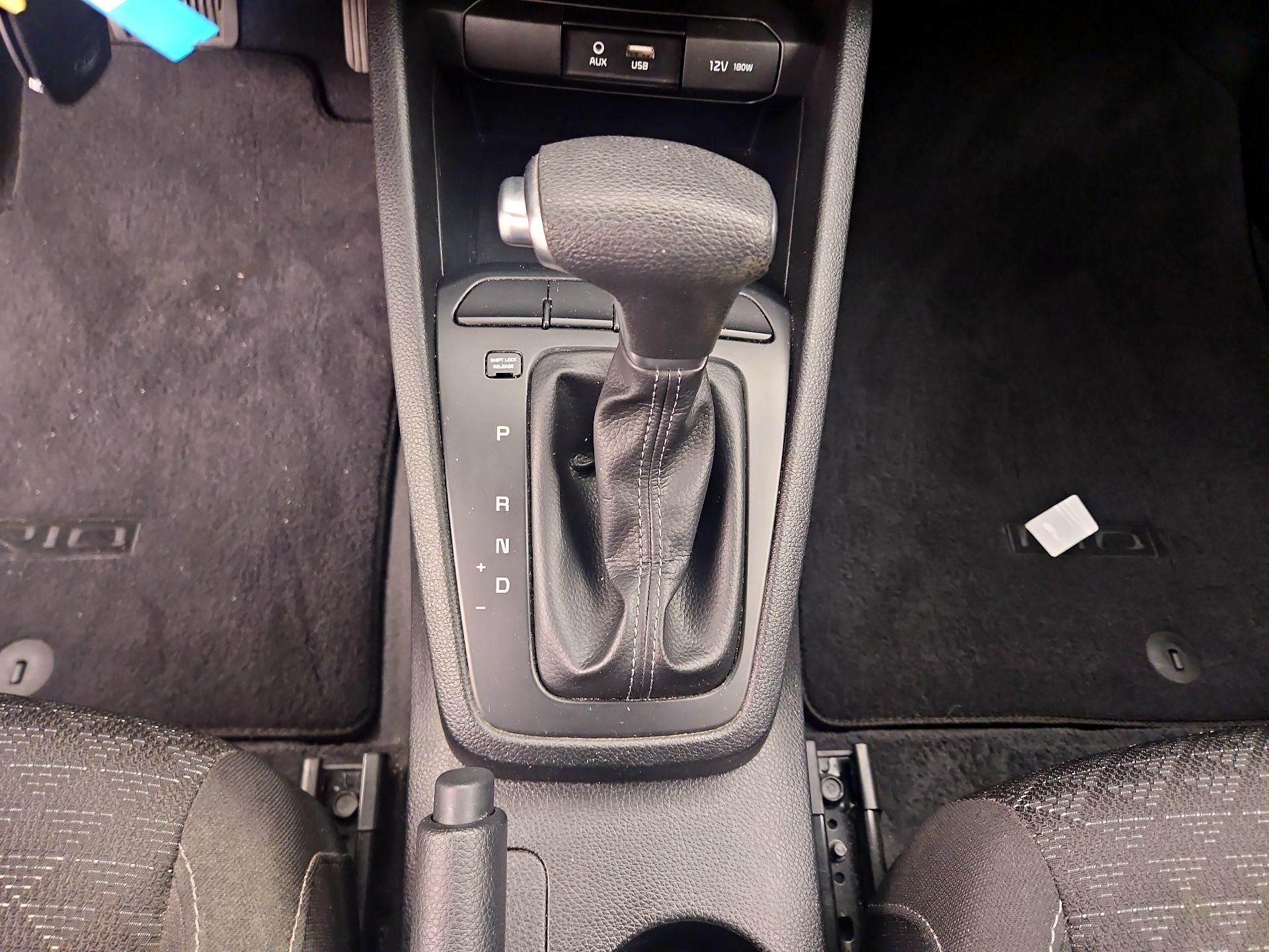 Thumbnail: 2019 Kia Rio - 16