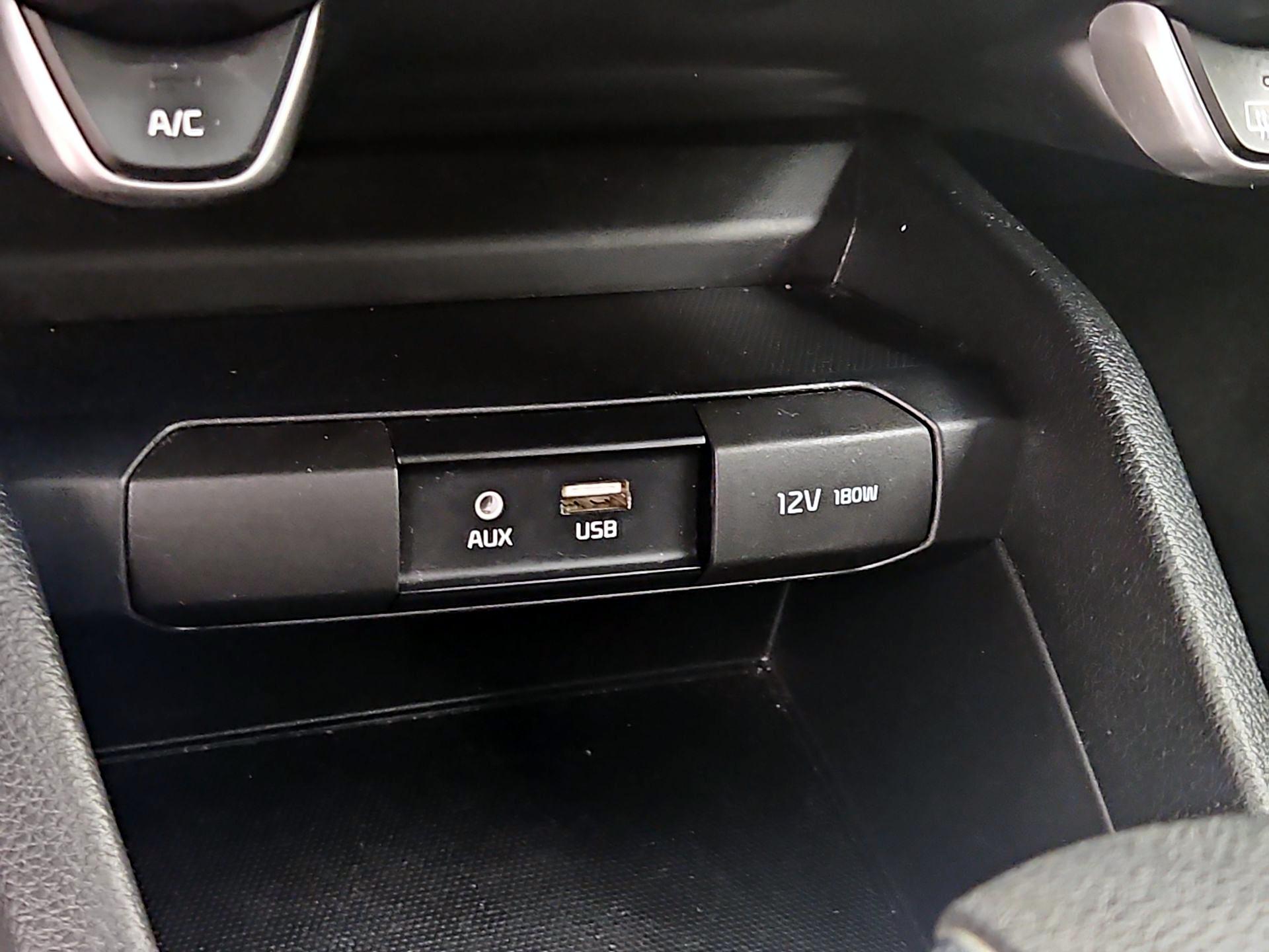 Thumbnail: 2019 Kia Rio - 17