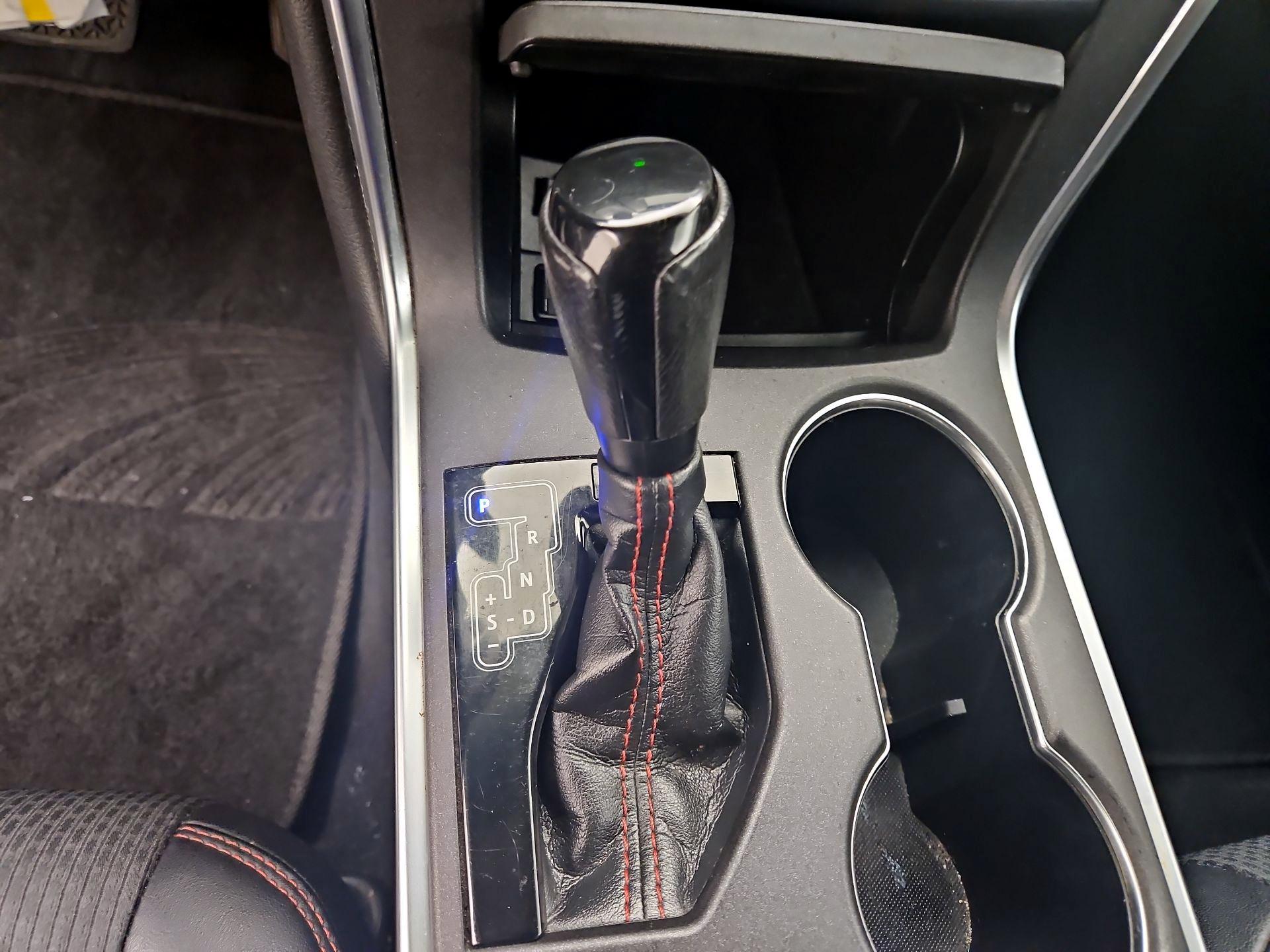 Thumbnail: 2016 Toyota Camry - 17