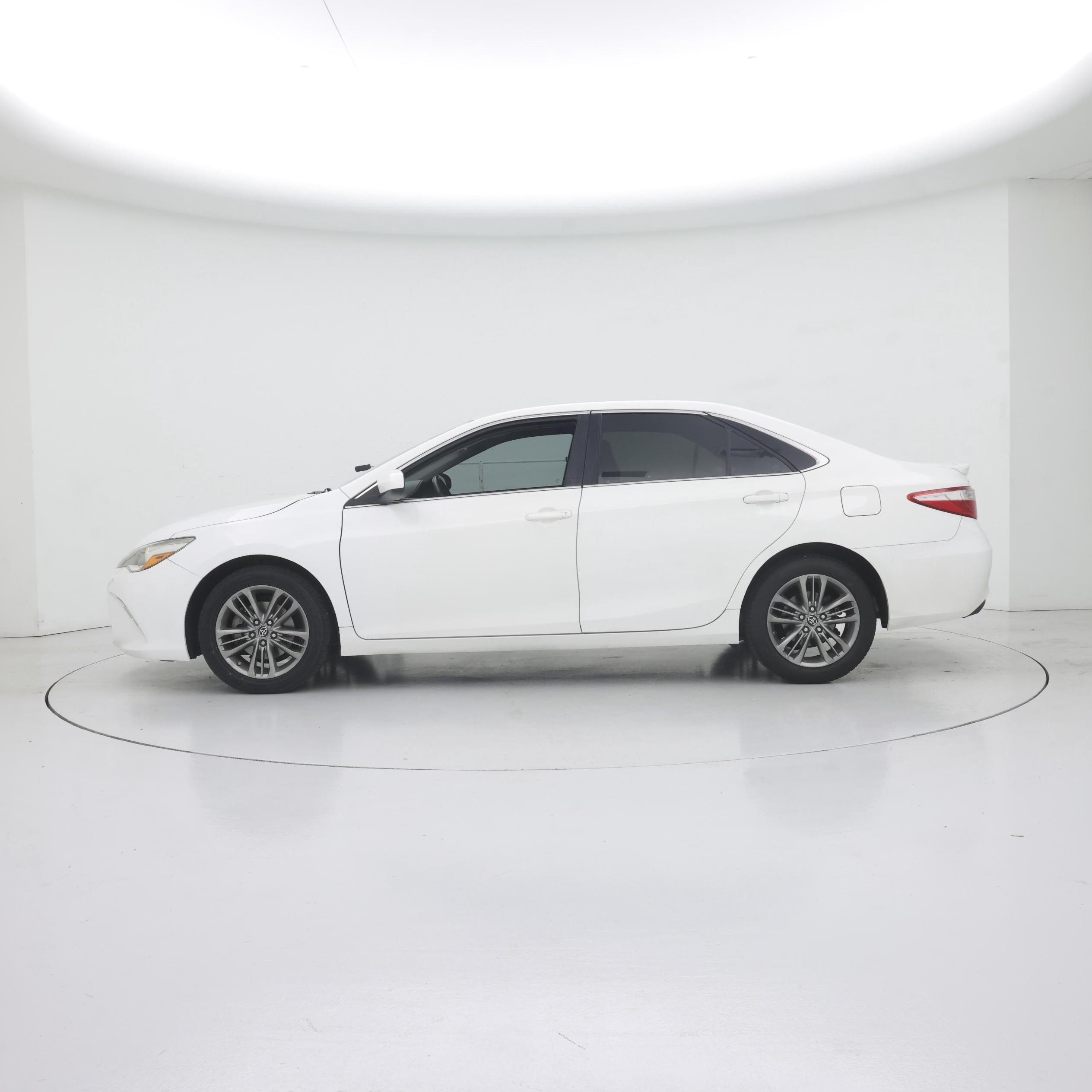 Thumbnail: 2016 Toyota Camry - 3
