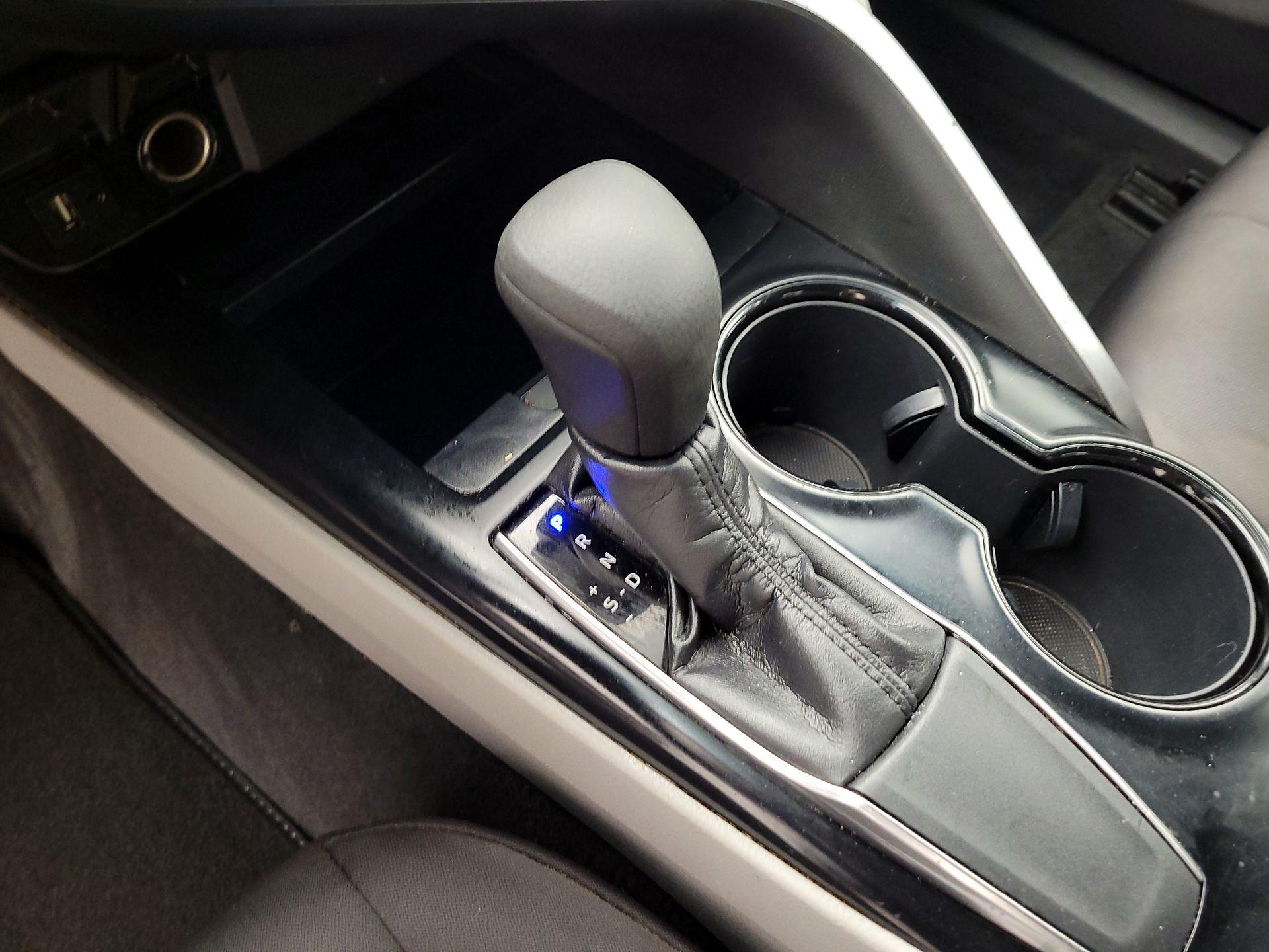 Thumbnail: 2018 Toyota Camry - 17